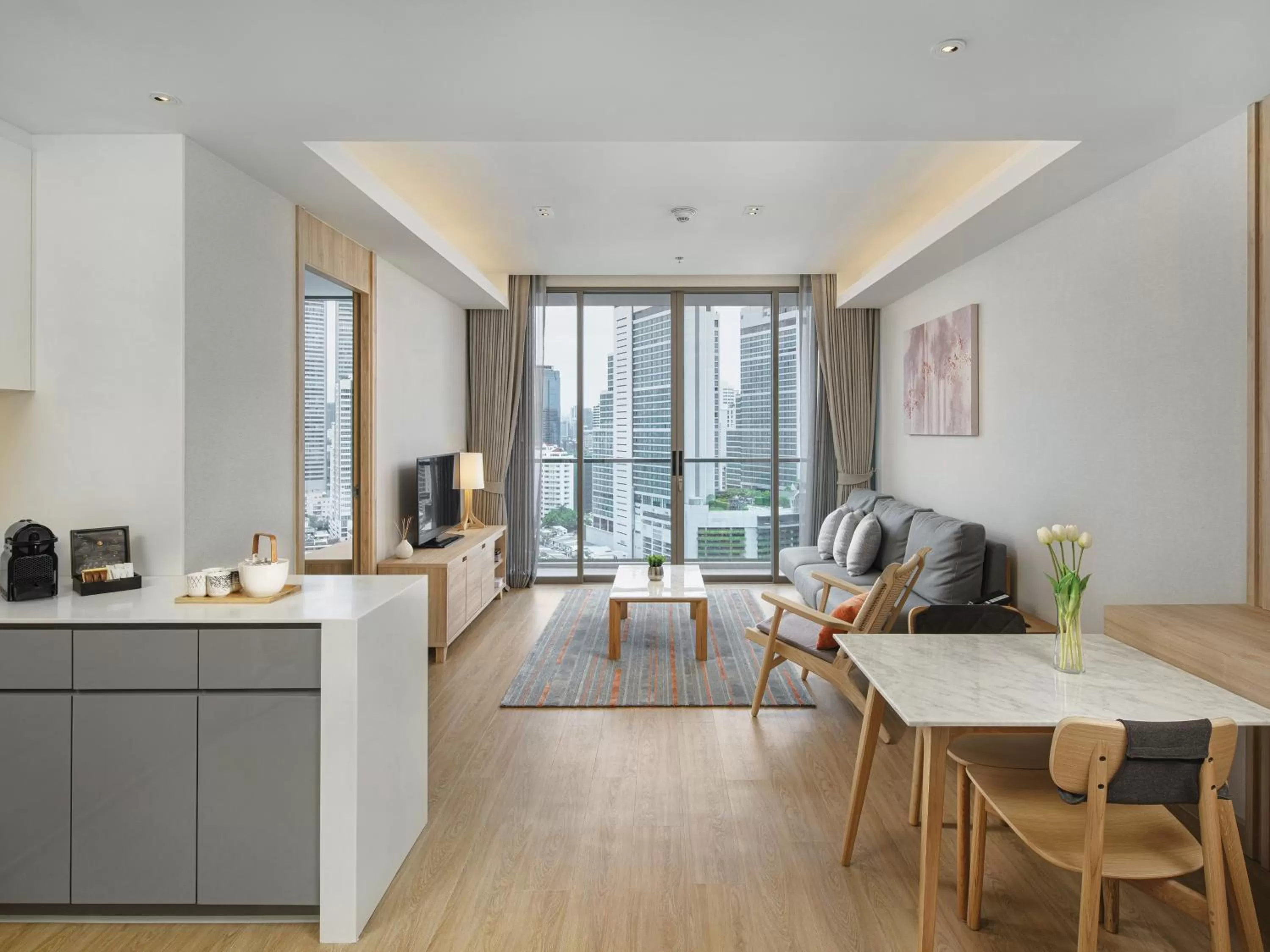 TV and multimedia in Oakwood Suites Bangkok