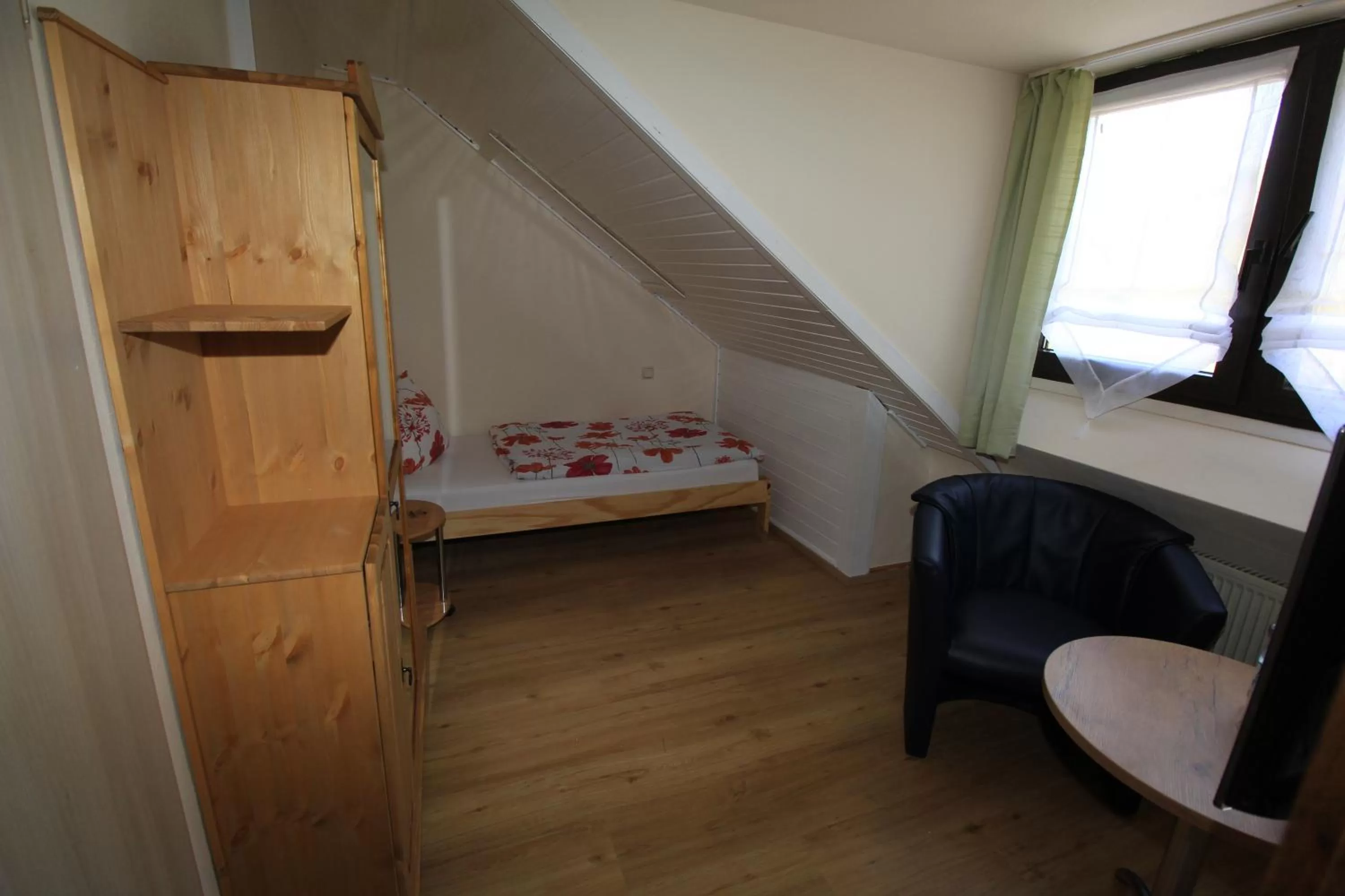 Bed in Waldhotel Albachmühle mit Albacher Stuben