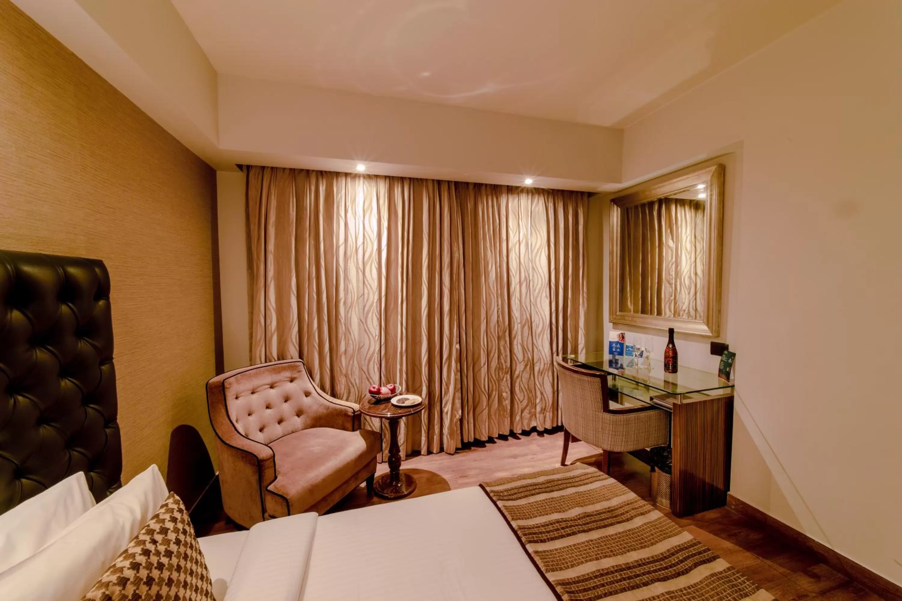 Photo of the whole room, Bed in Sarovar Portico Jaipur