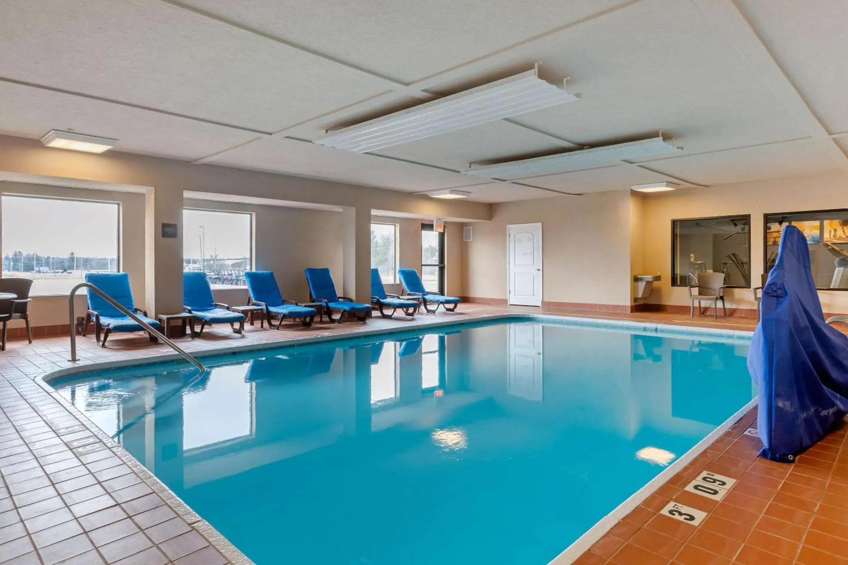 On site, Swimming Pool in Comfort Suites South Haven near I-96