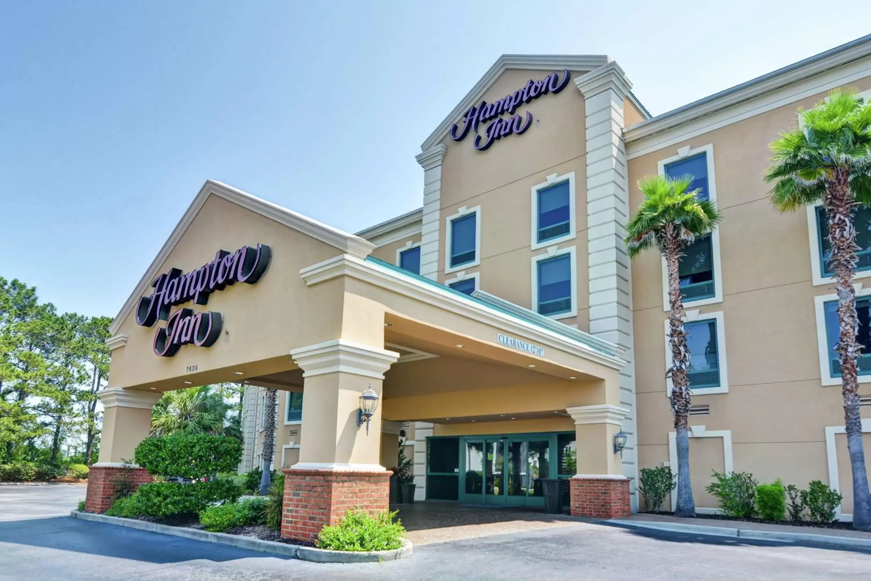 Property Building in Hampton Inn Charleston North