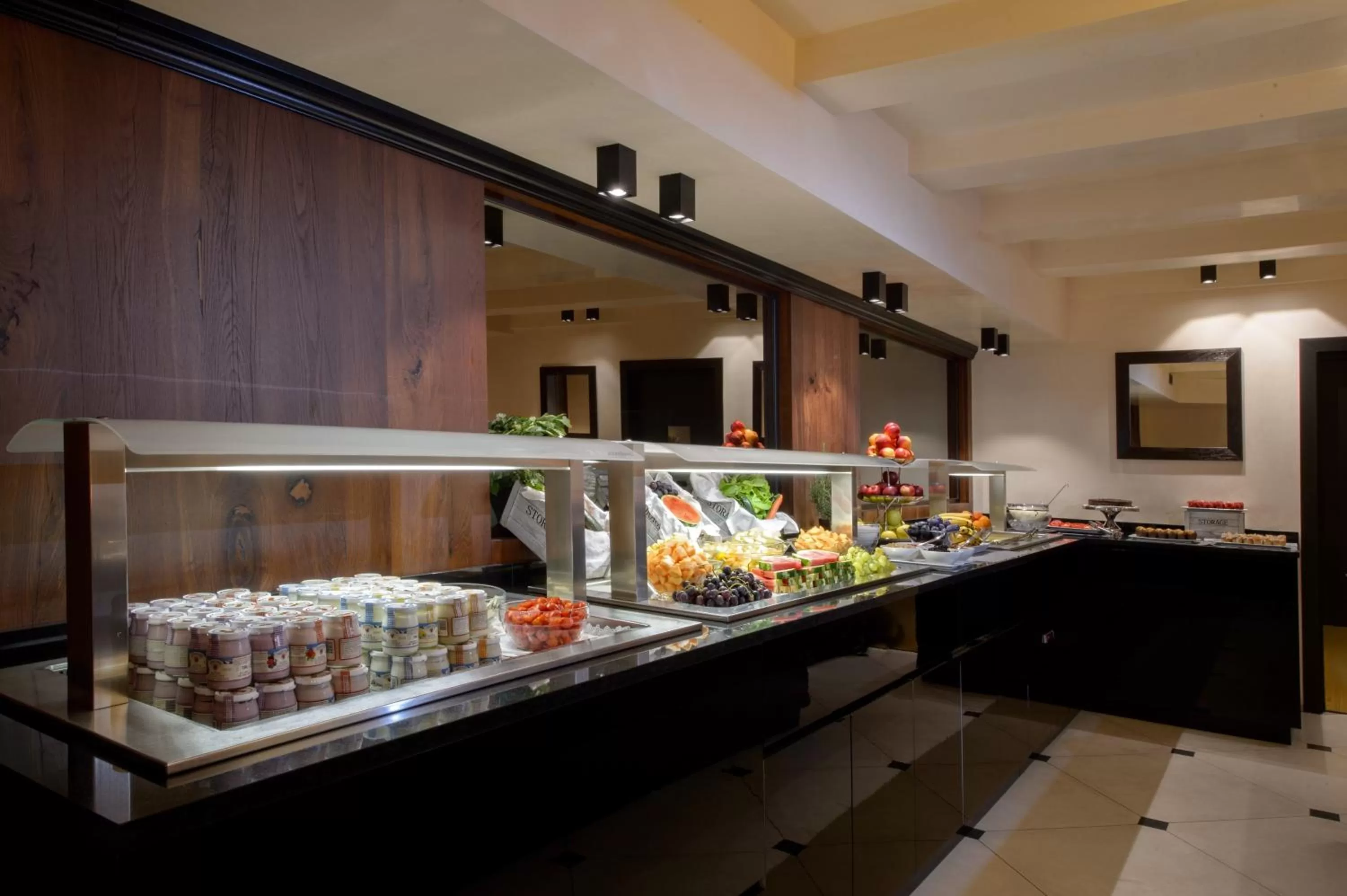 Food and drinks in Palazzo Veneziano - Venice Collection