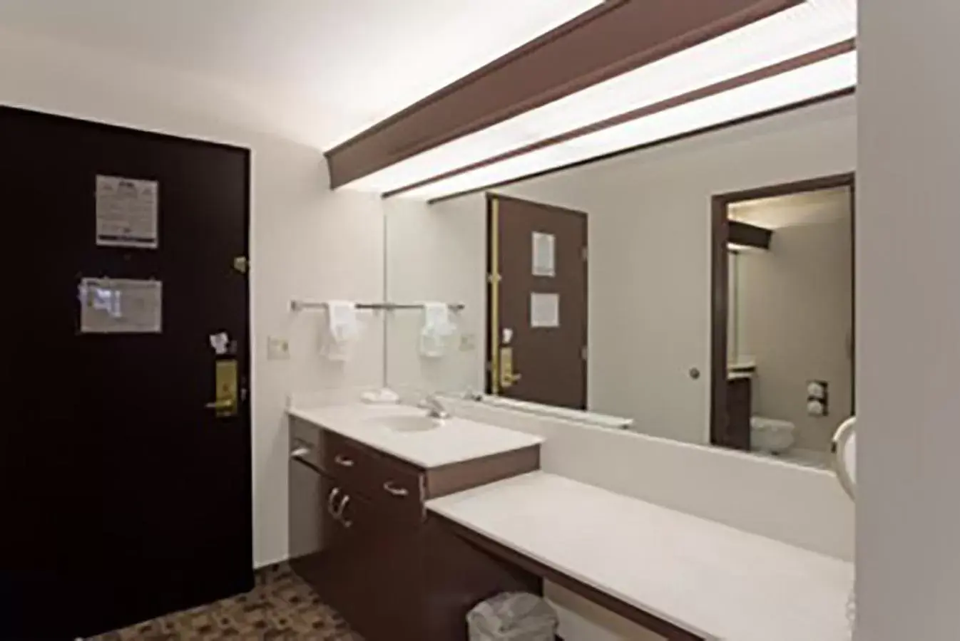 Area and facilities, Bathroom in Shilo Inn Portland Airport