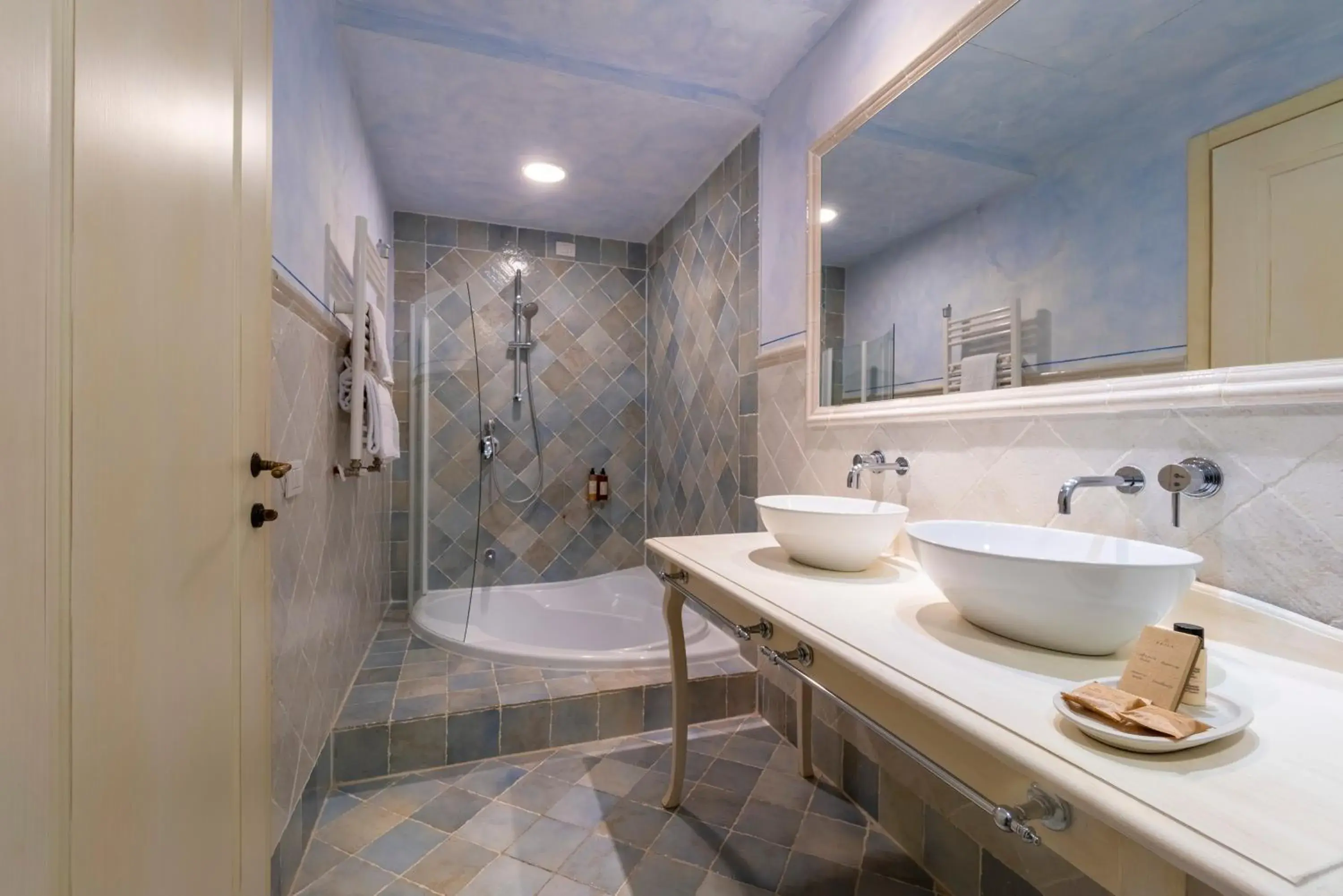 Bathroom in Hotel Borgo Di Cortefreda