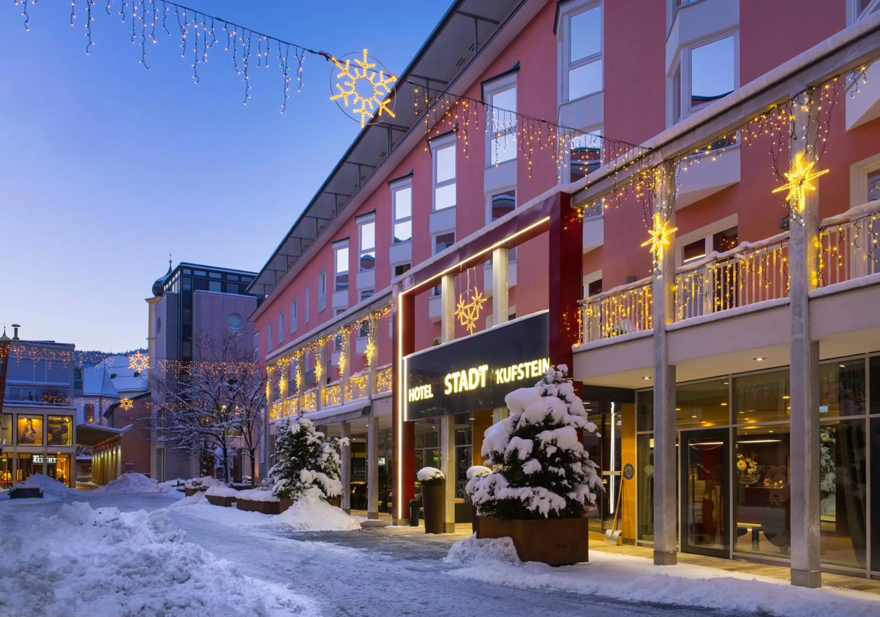 Facade/entrance, Property Building in Hotel Stadt Kufstein