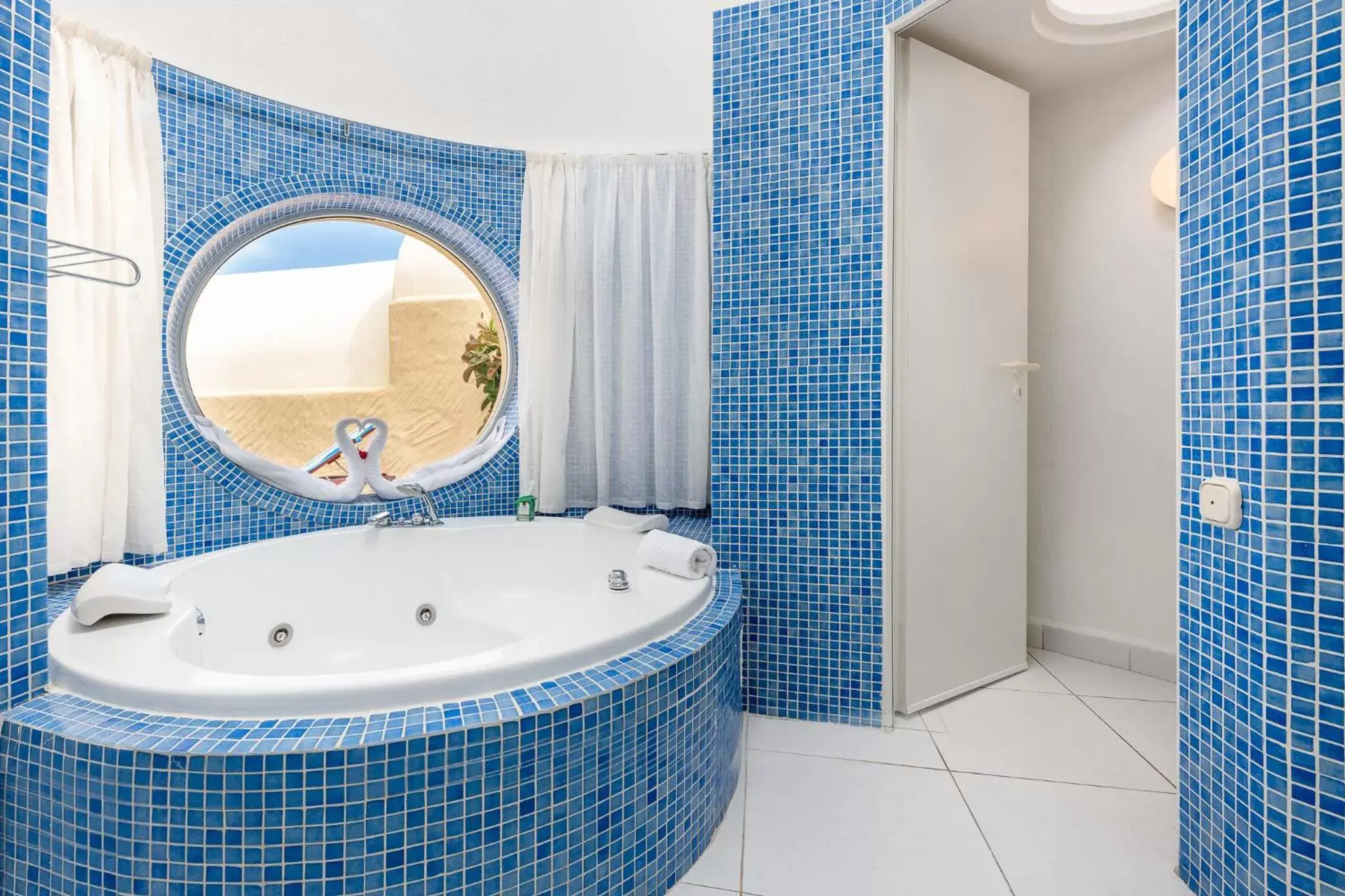 Bathroom in Hotel LIVVO Risco del Gato Suites