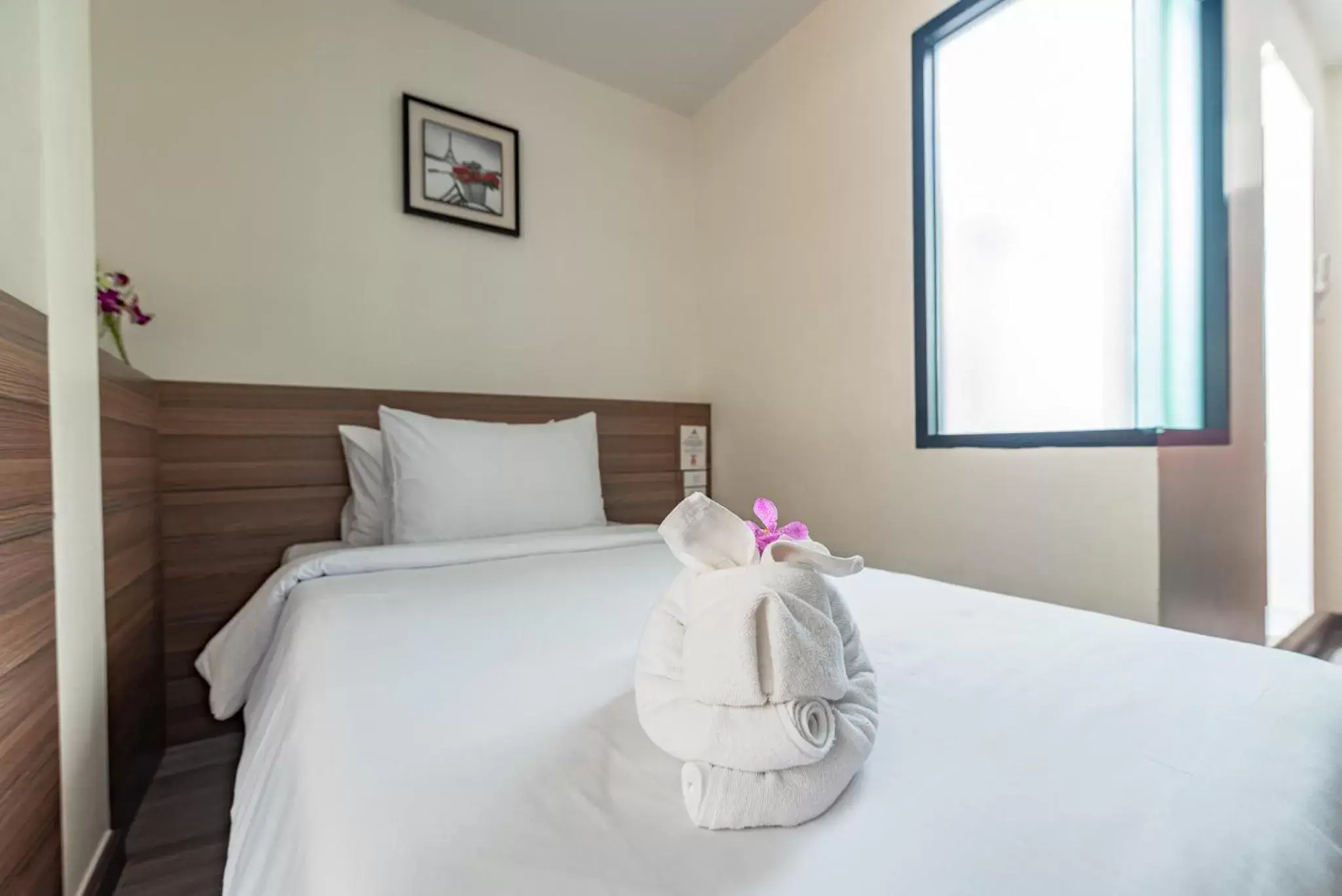 Single Room with Balcony - single occupancy in Sovereign Group Hotel at Pratunam Single Room with Balcony - single occupancy in Sovereign Group Hotel at Pratunam