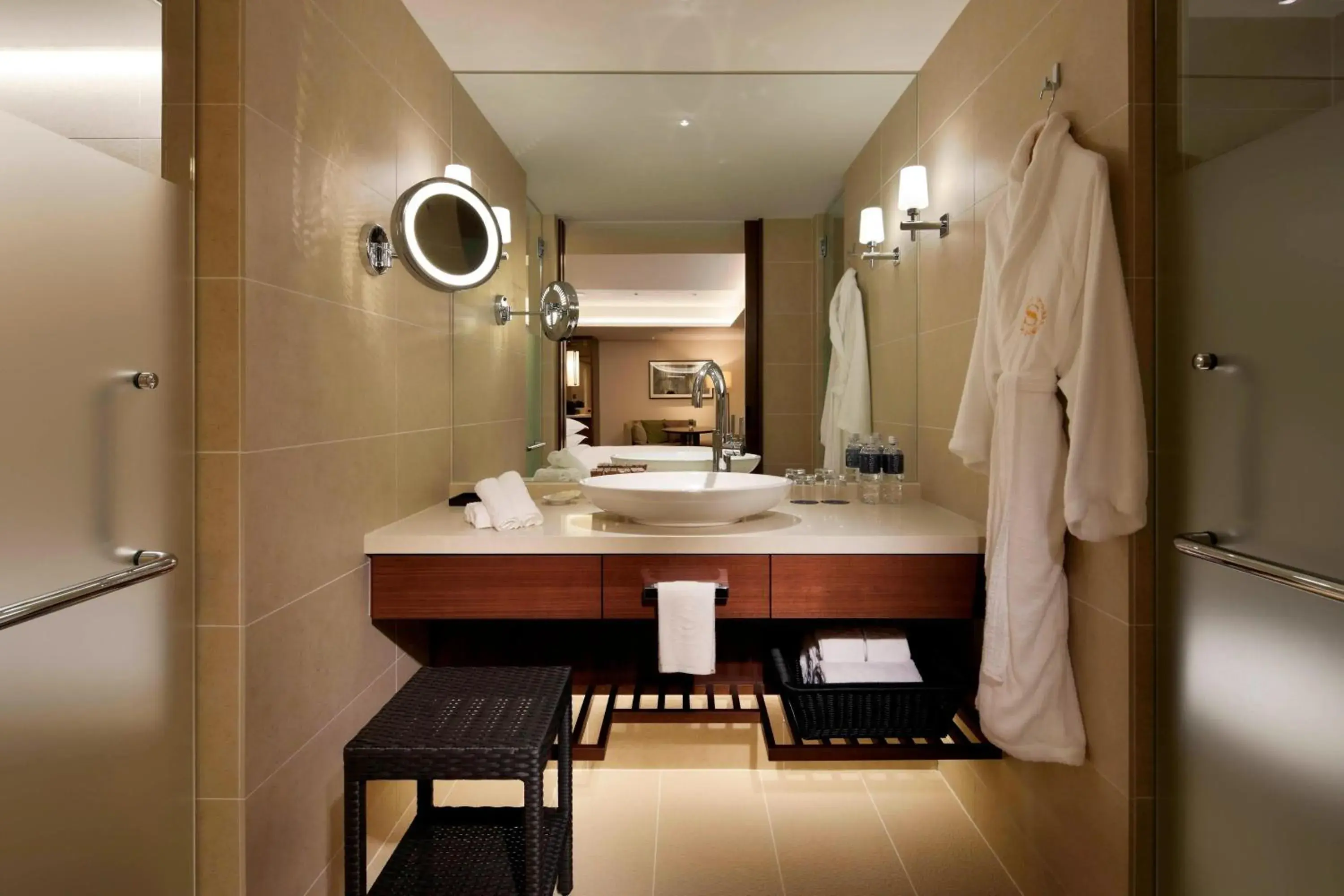 Photo of the whole room, Bathroom in Yokohama Bay Sheraton Hotel and Towers