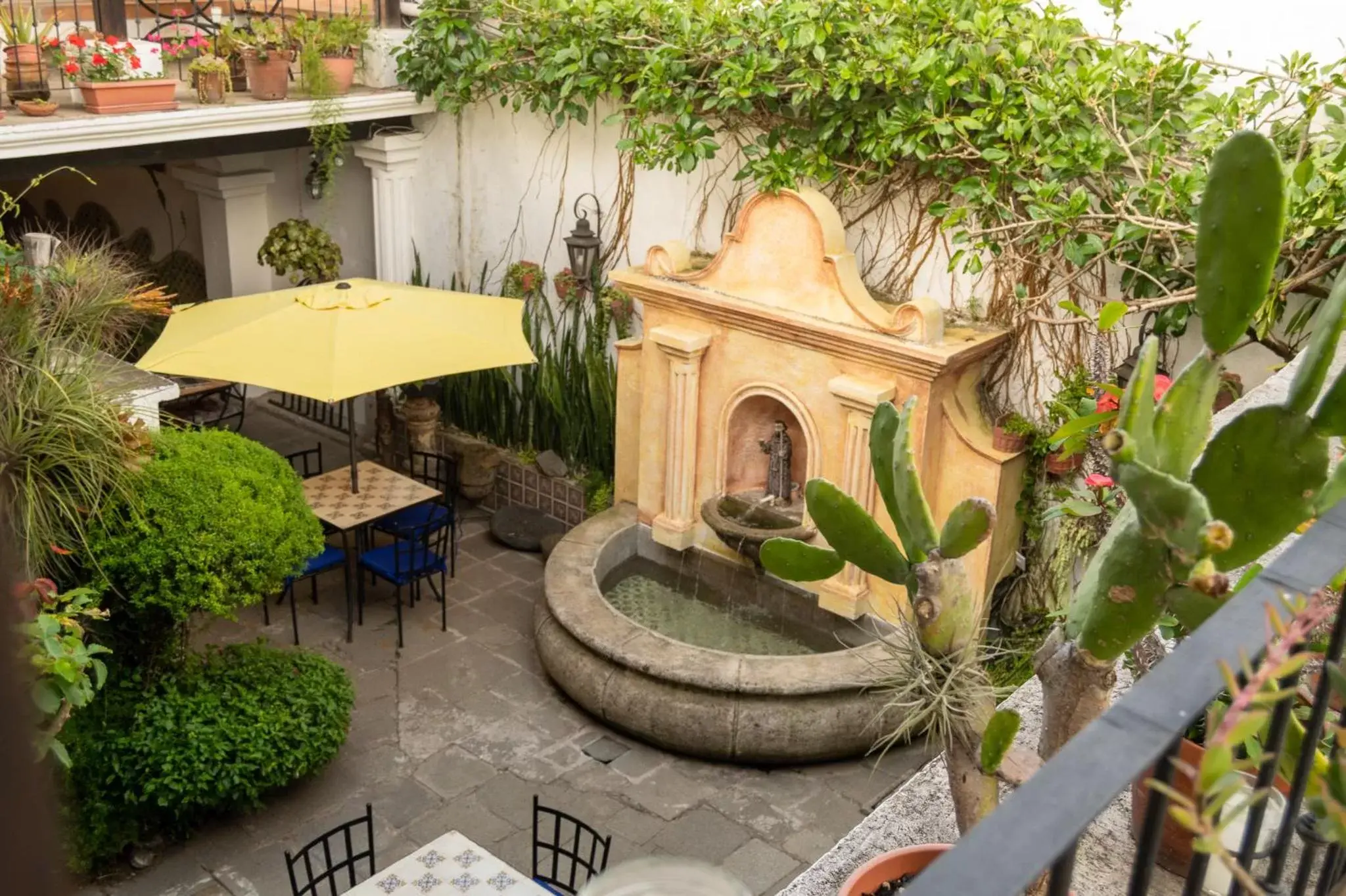 Patio in Hotel La Villa Serena