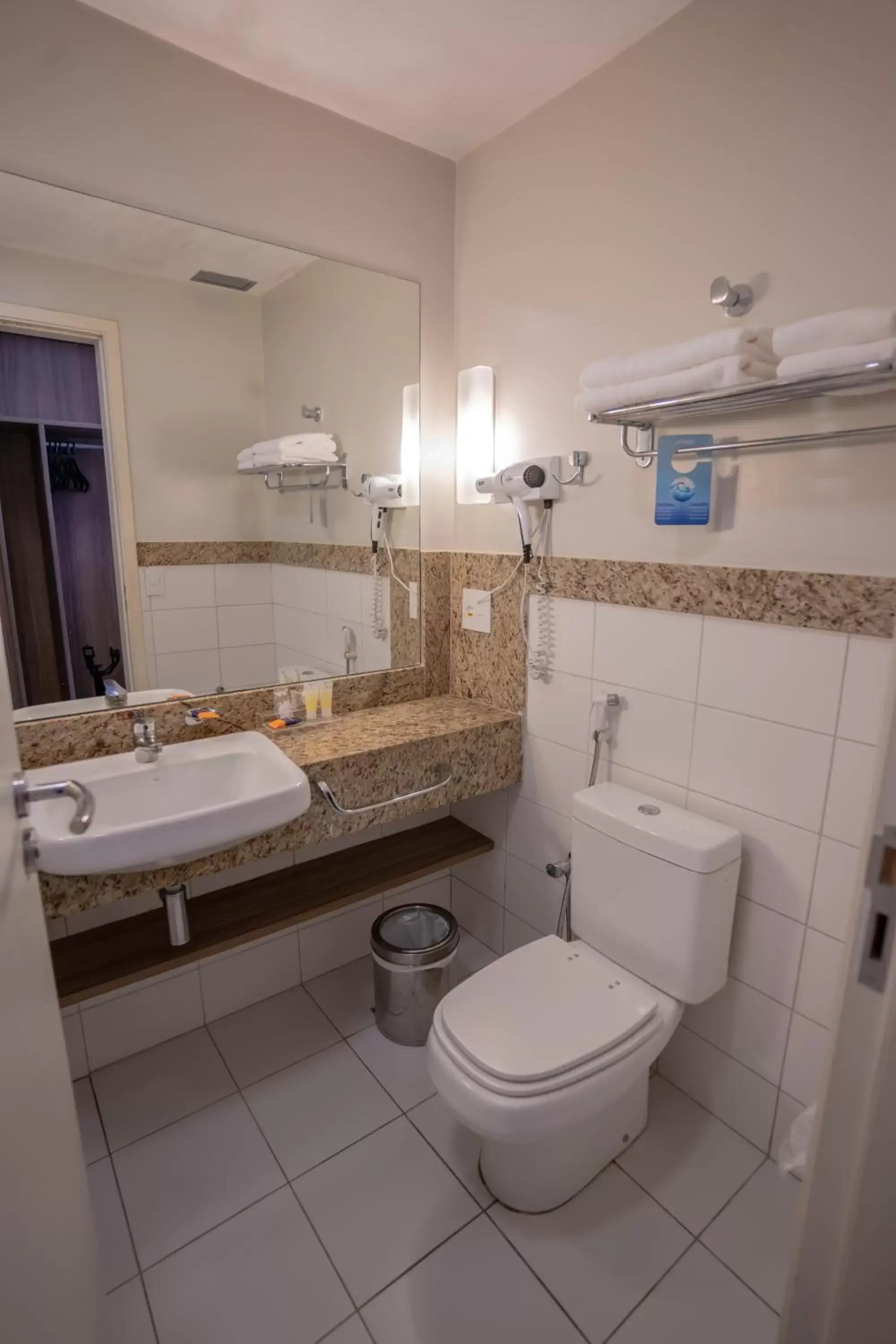 Toilet, Bathroom in Comfort Hotel Santos