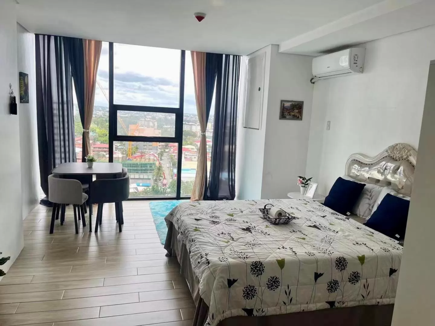 Cebu City Condo Hotel in Meridian with Netflix and WIFI, near Ayala and IT Park U7 09 11
