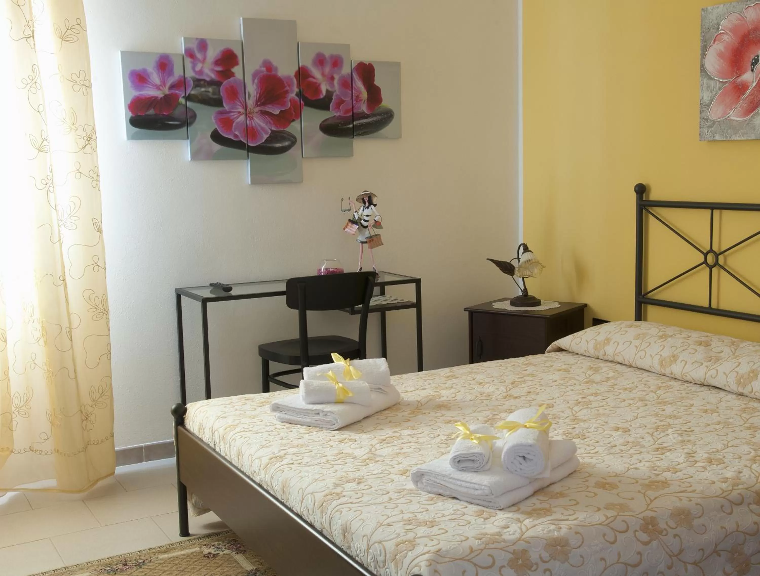 Bedroom, Bed in Mamma Lucia