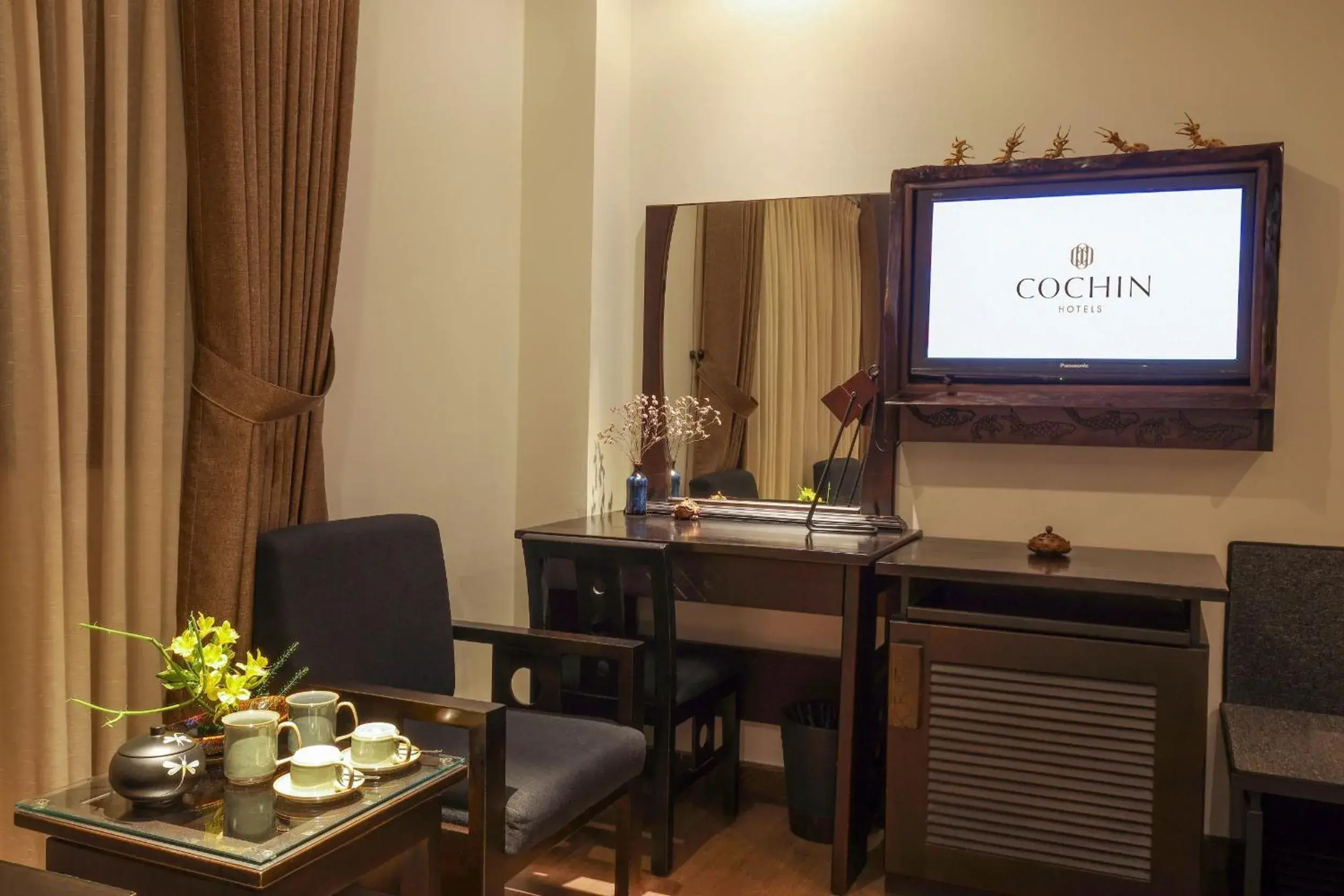 Bedroom, TV/Entertainment Center in Cochin Zen Hotel
