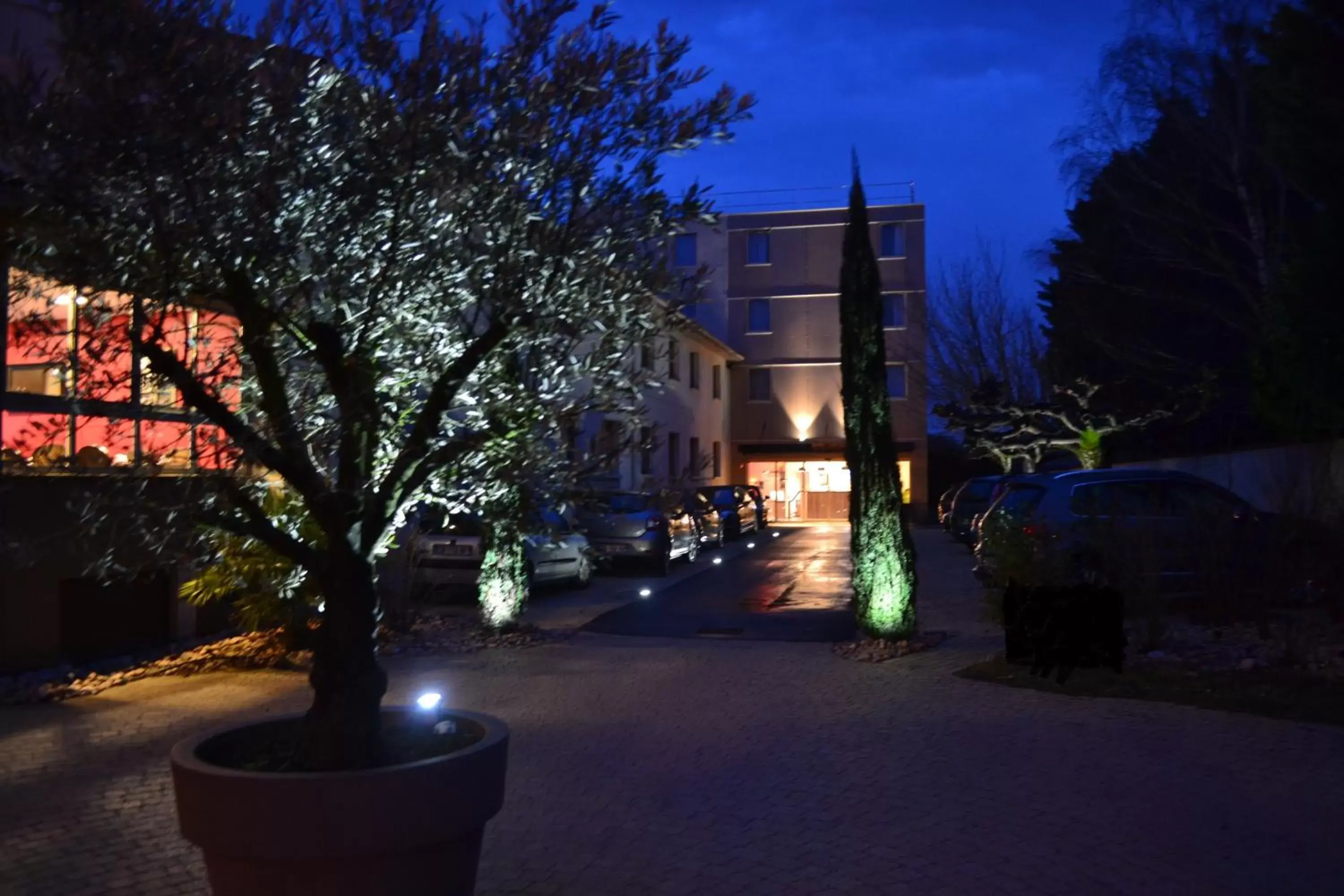 Facade/entrance, Property Building in Best Western Hôtel des Barolles - Lyon Sud