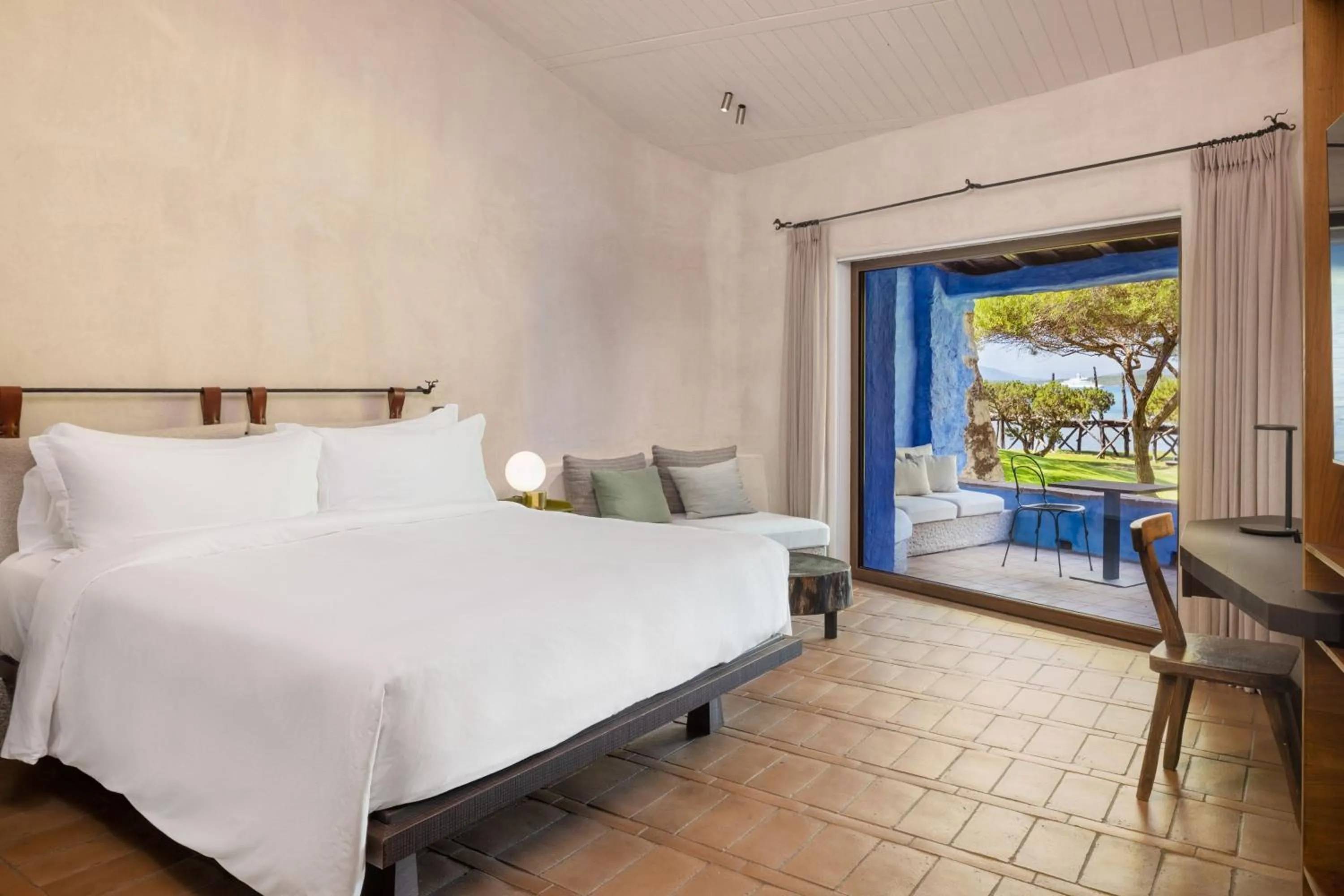 Bedroom, Bed in Hotel Cala di Volpe, a Luxury Collection Hotel, Costa Smeralda
