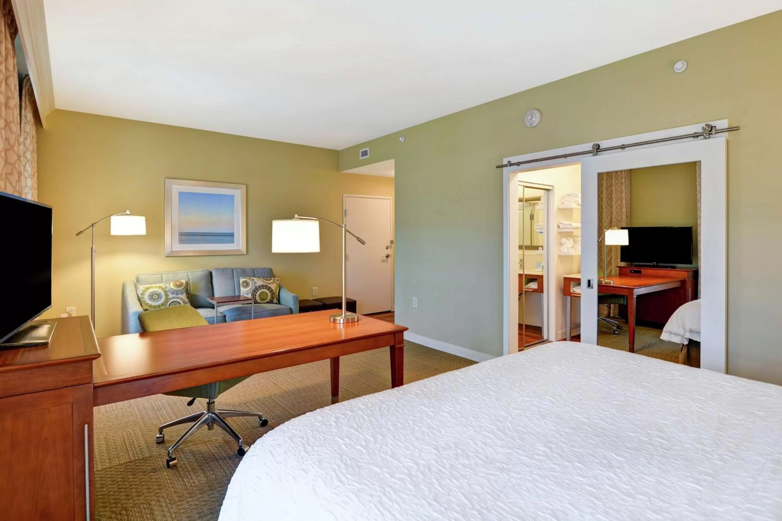 Bedroom, Bed in Hampton Inn & Suites Charleston Airport