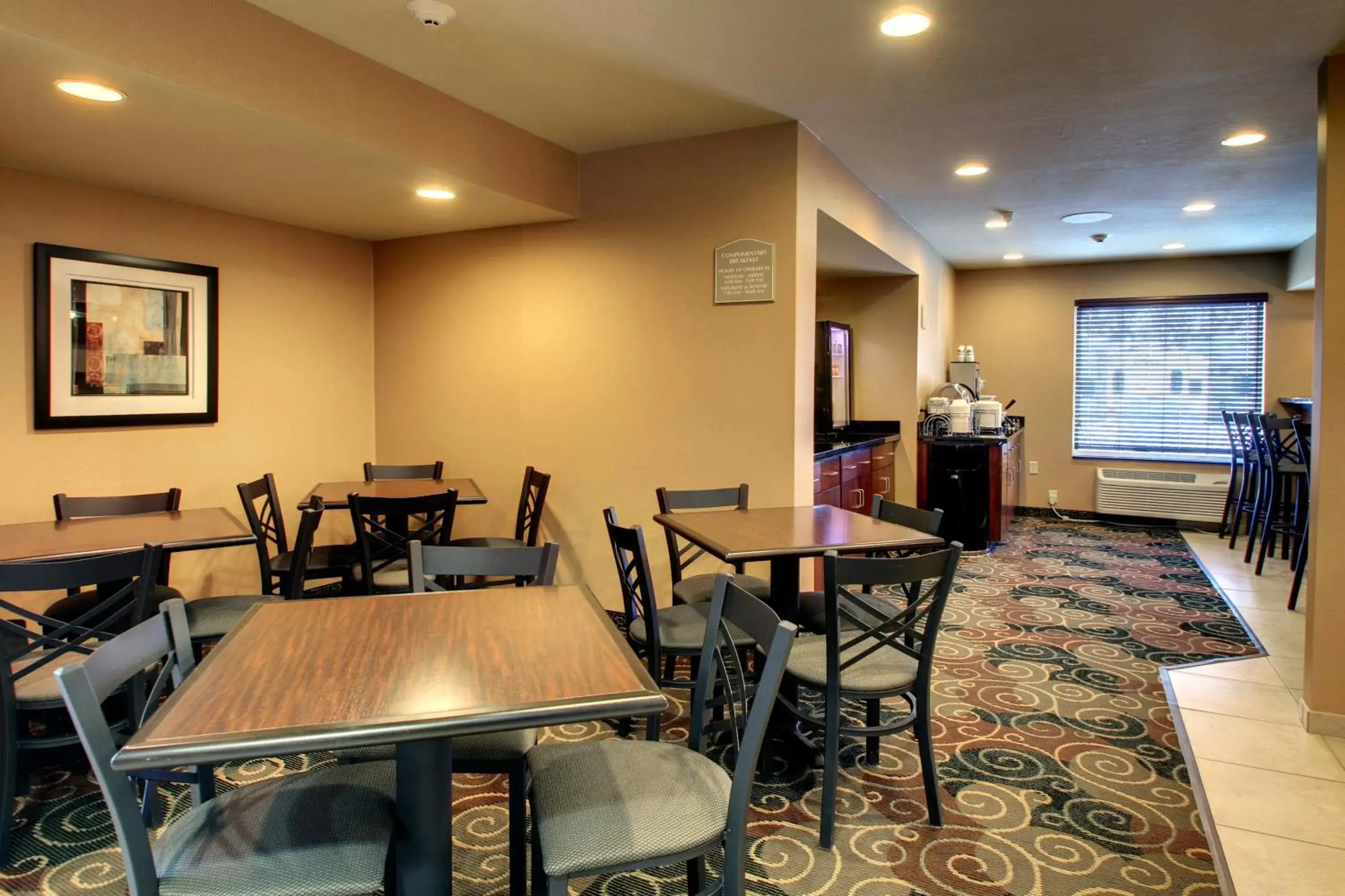 American breakfast in Cobblestone Inn & Suites - Rugby American breakfast in Cobblestone Inn & Suites - Rugby