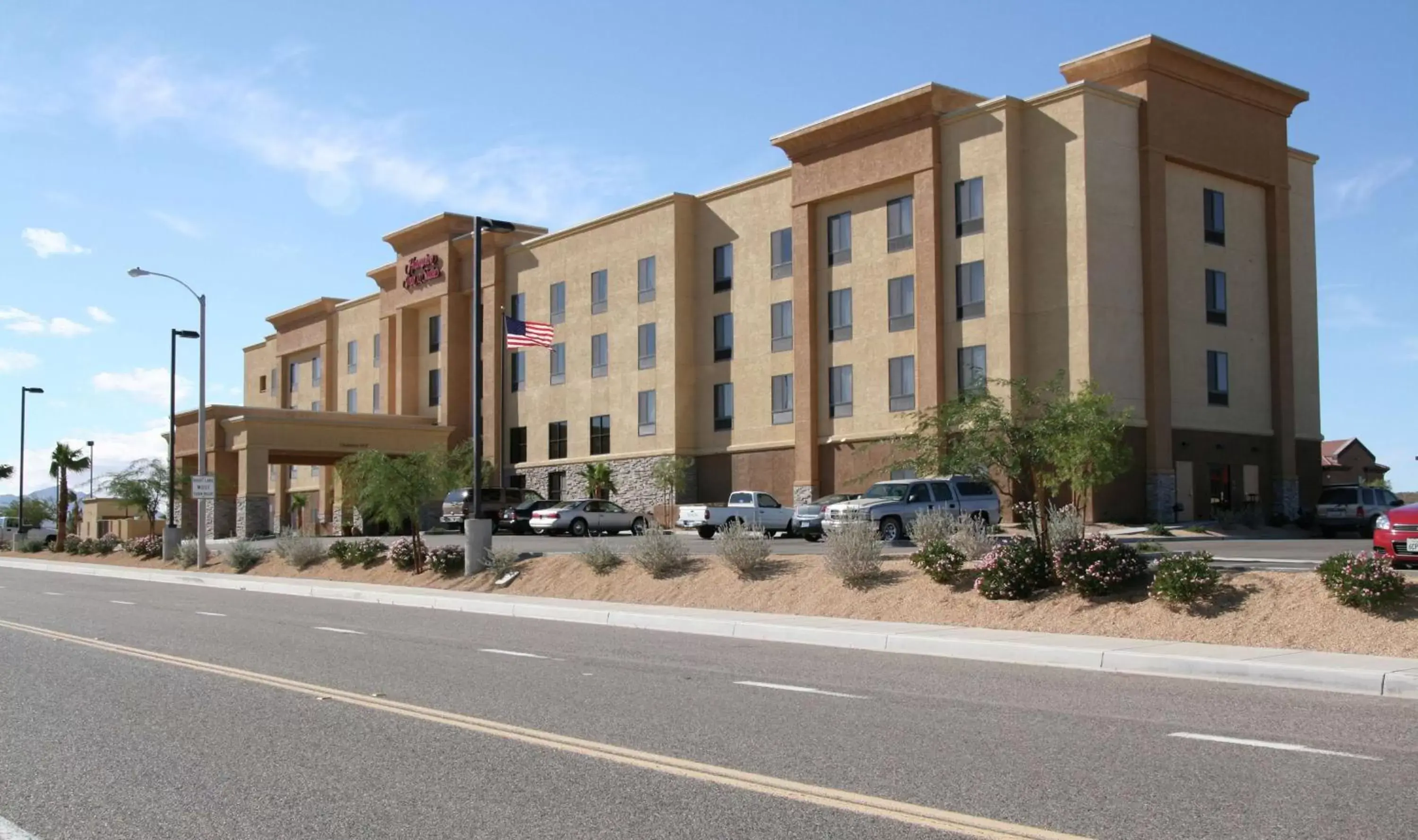Property building in Hampton Inn and Suites Barstow Property building in Hampton Inn and Suites Barstow