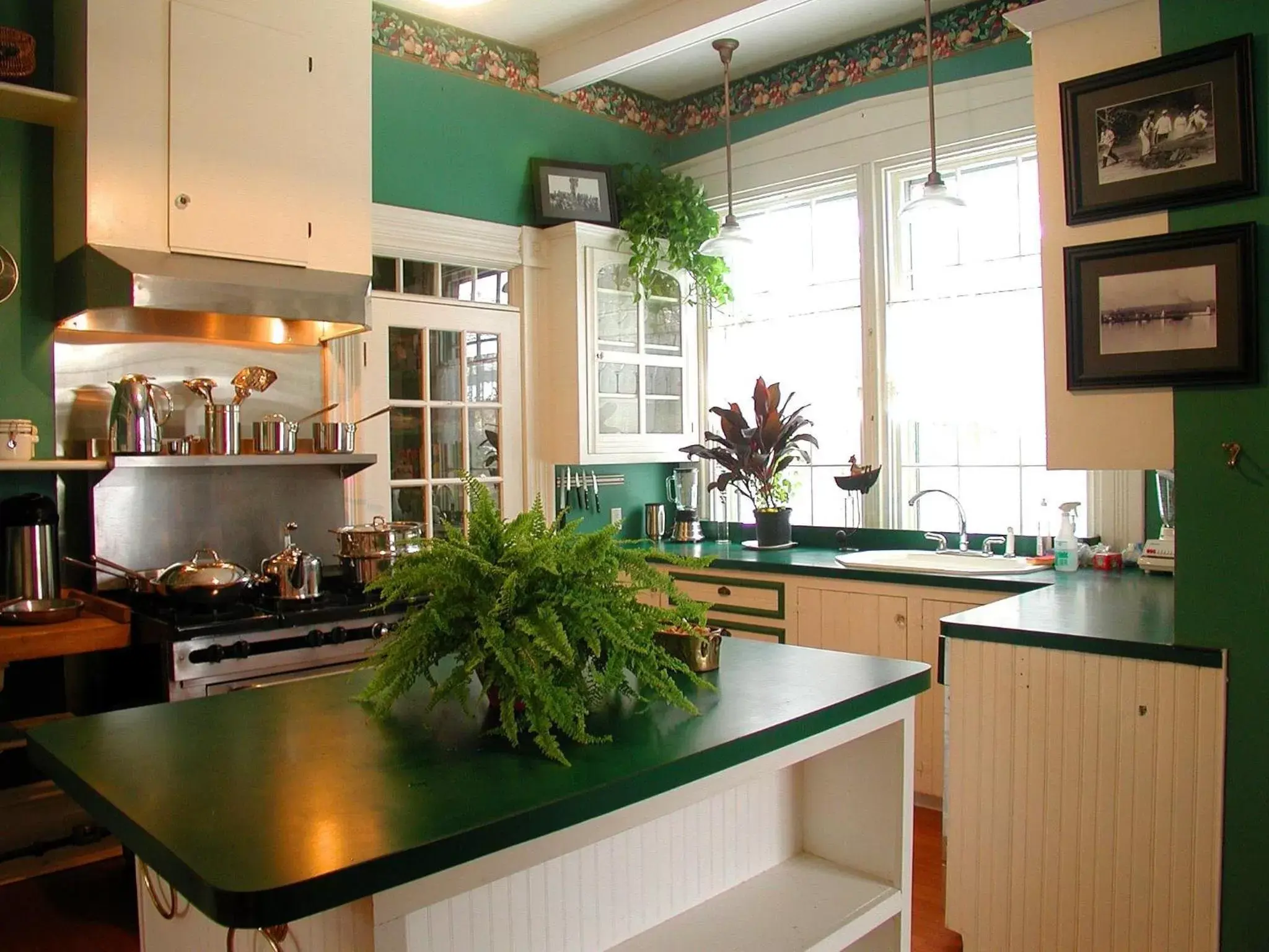 Day, Kitchen/Kitchenette in Delano Homestead Bed and Breakfast