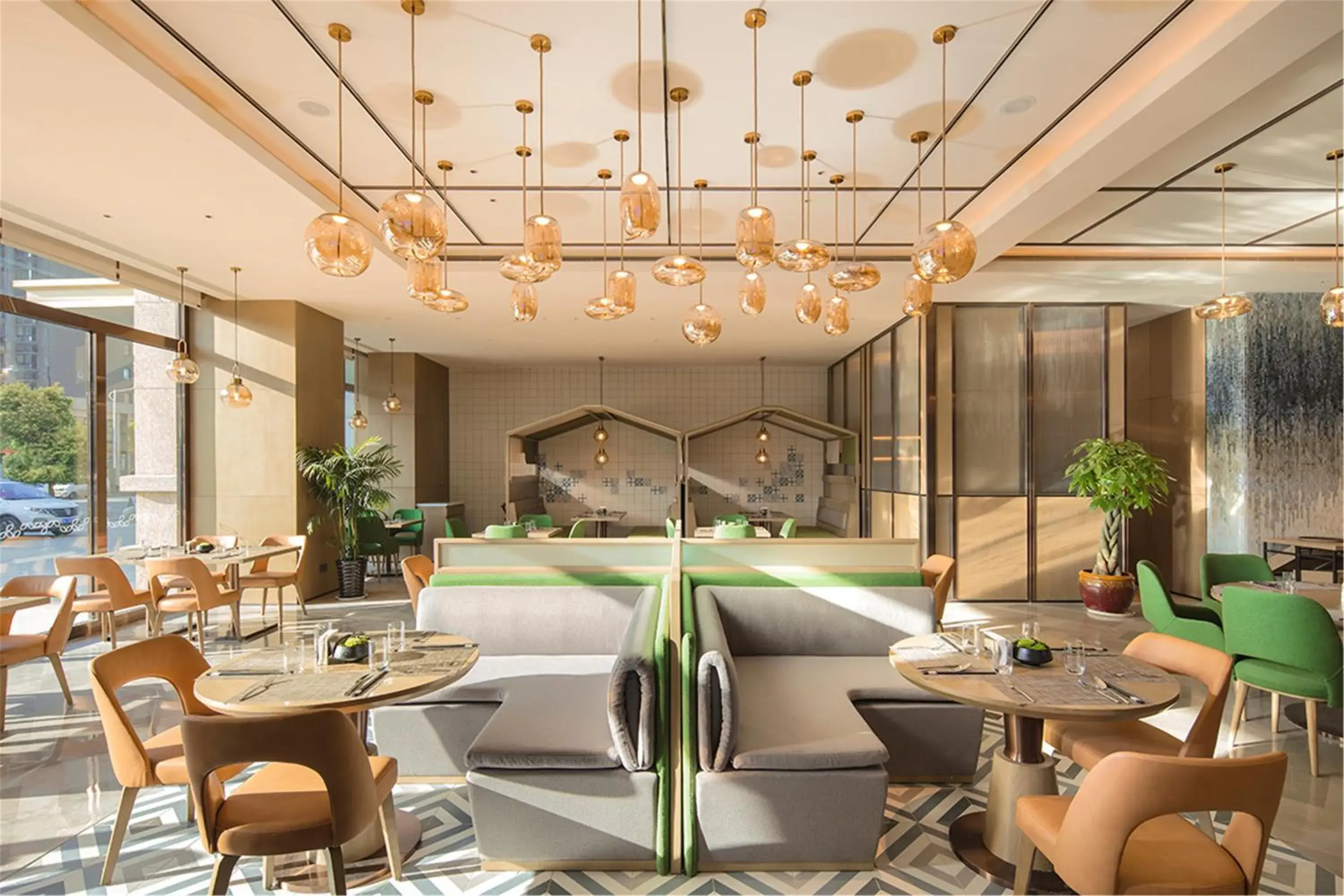 Restaurant/places to eat, Swimming Pool in Hilton Garden Inn Xuzhou Yunlong