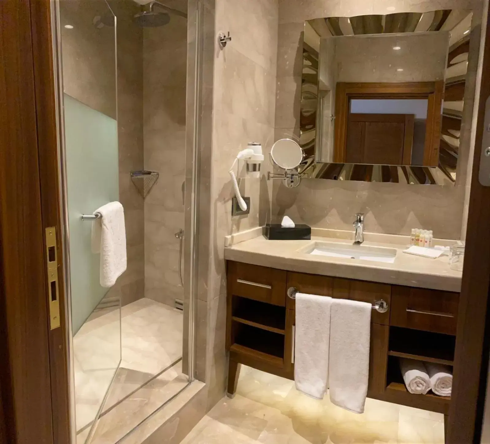 Shower, Bathroom in Days Hotel by Wyndham Istanbul Maltepe