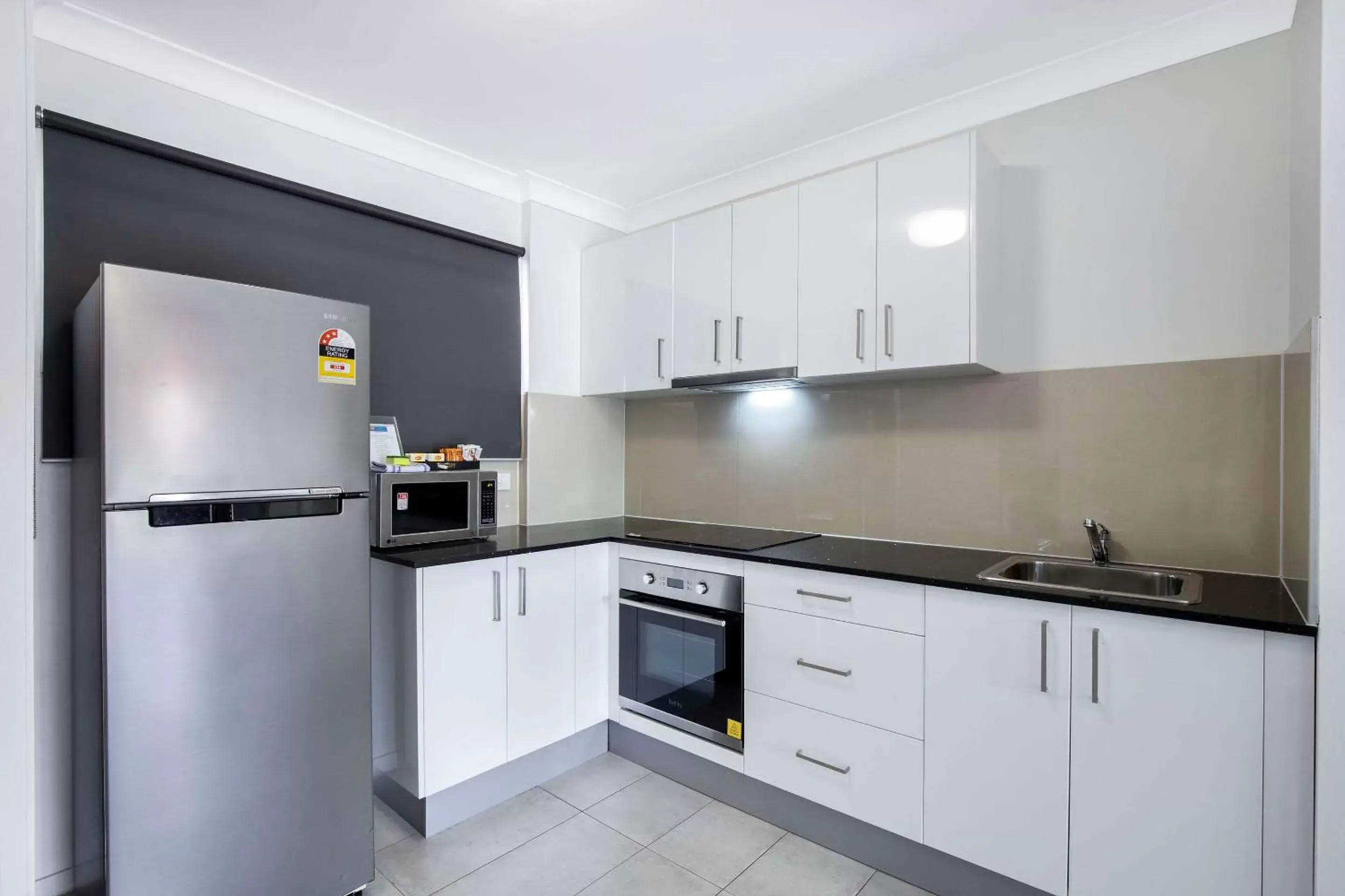 Bedroom, Kitchen/Kitchenette in Comfort Inn North Brisbane
