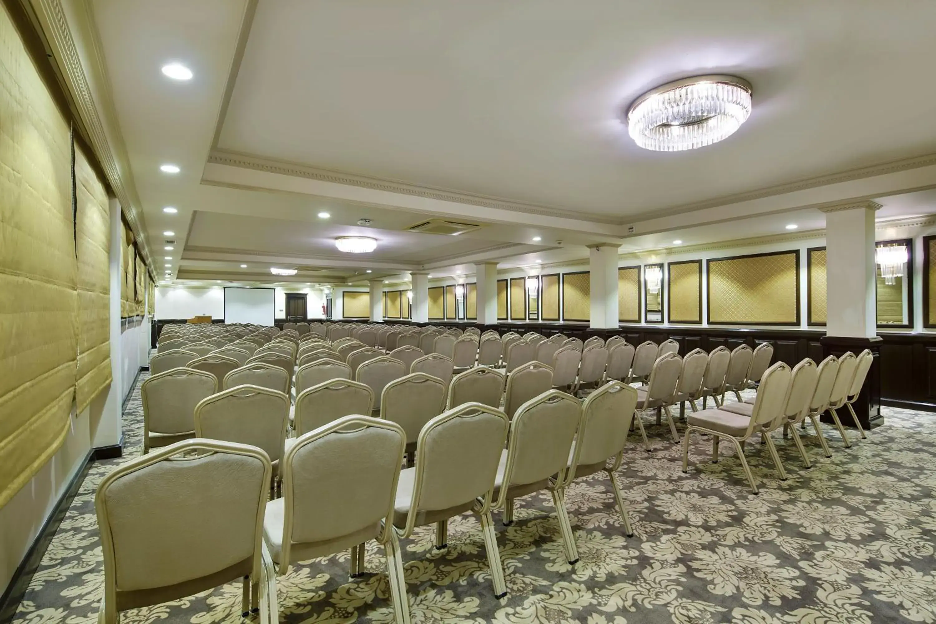 Business facilities in Bellis Deluxe Hotel