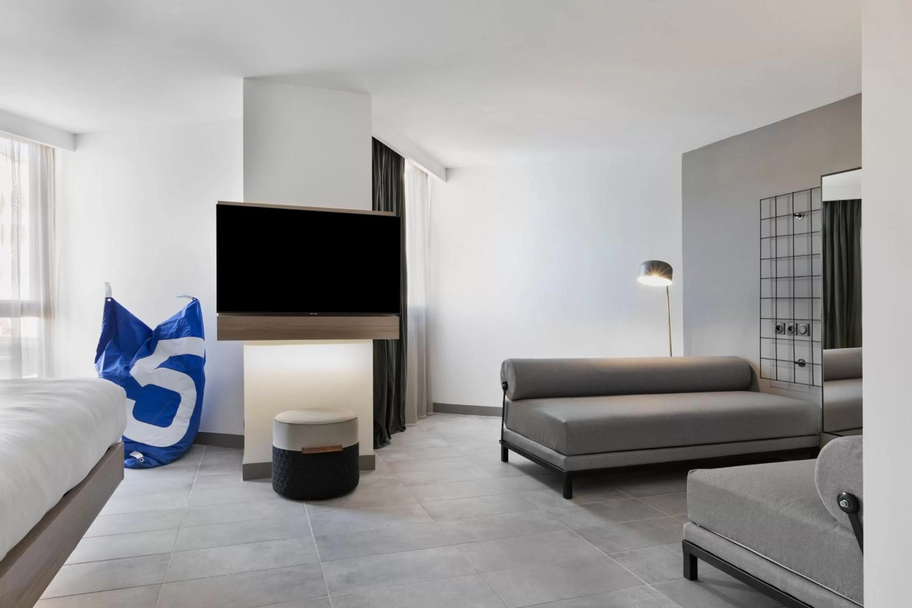 Living room, Bed in Moxy La Ciotat