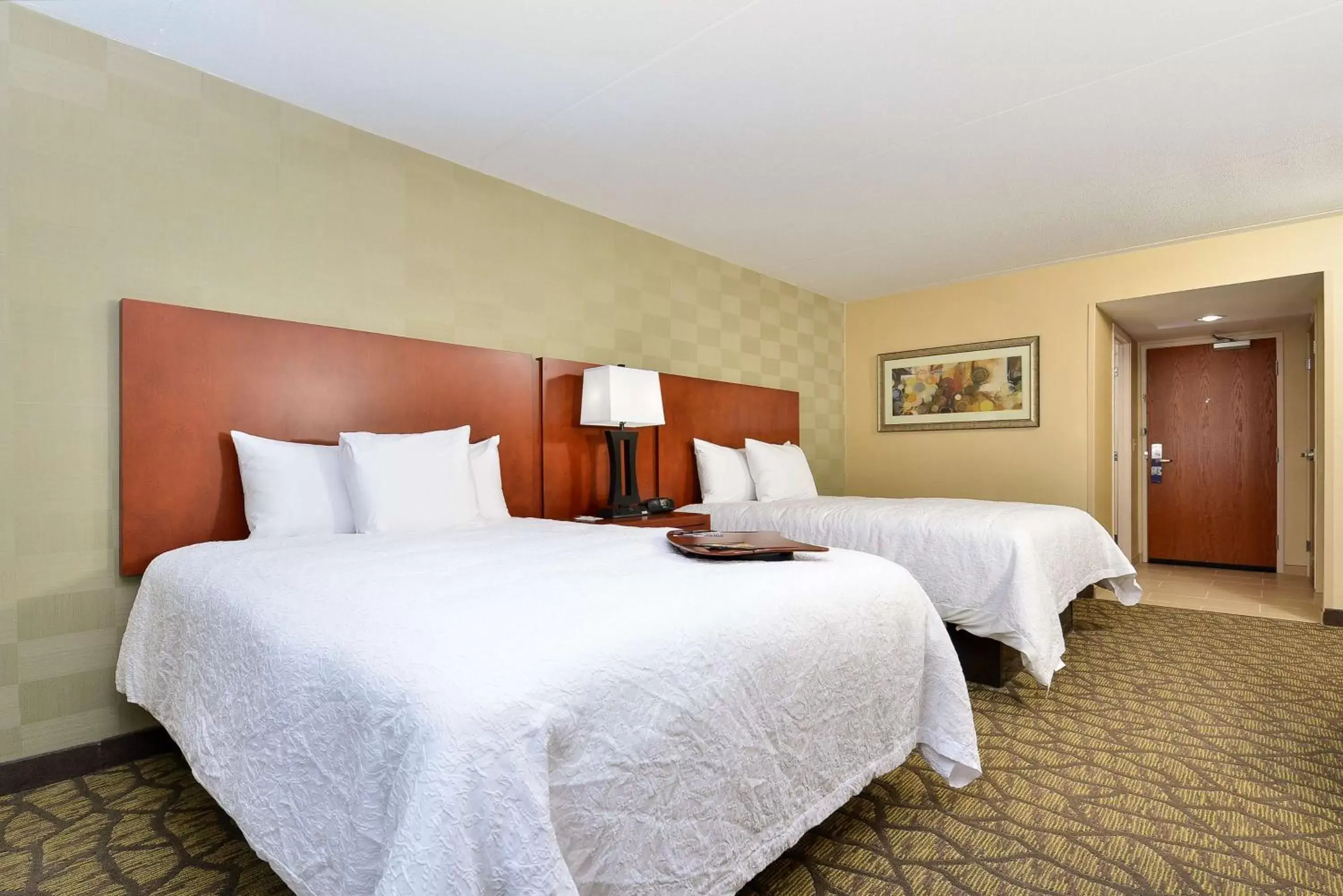 Bed in Hampton Inn Detroit/Auburn Hills South