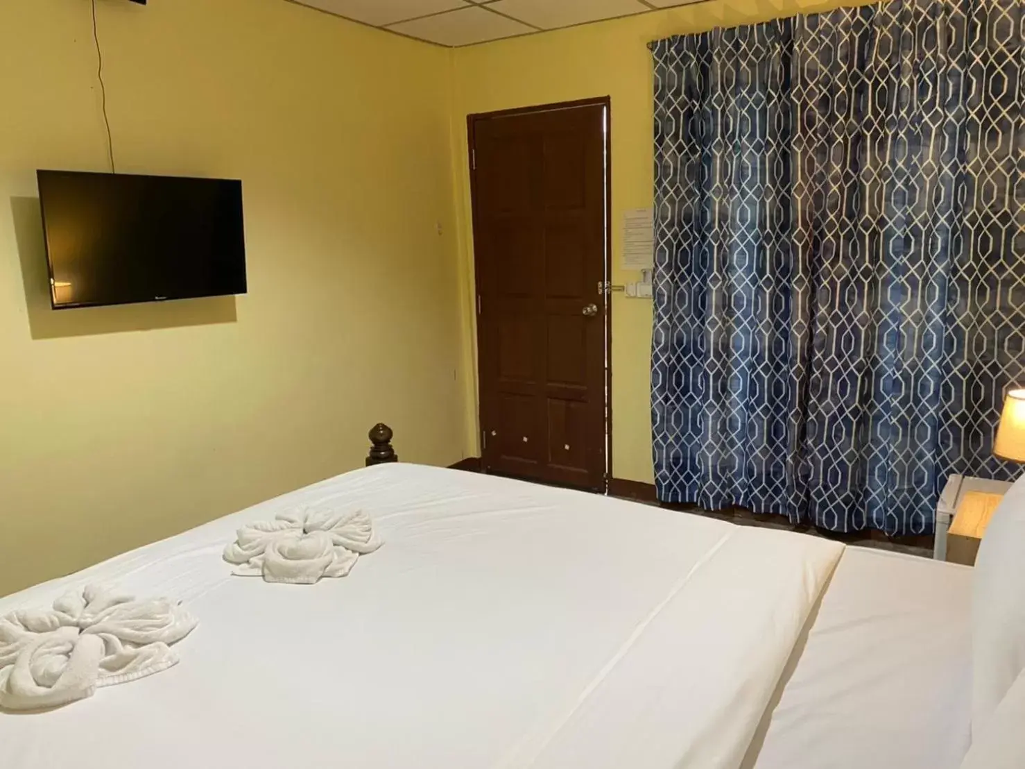 Bed in Sasi Nonthaburi Hotel