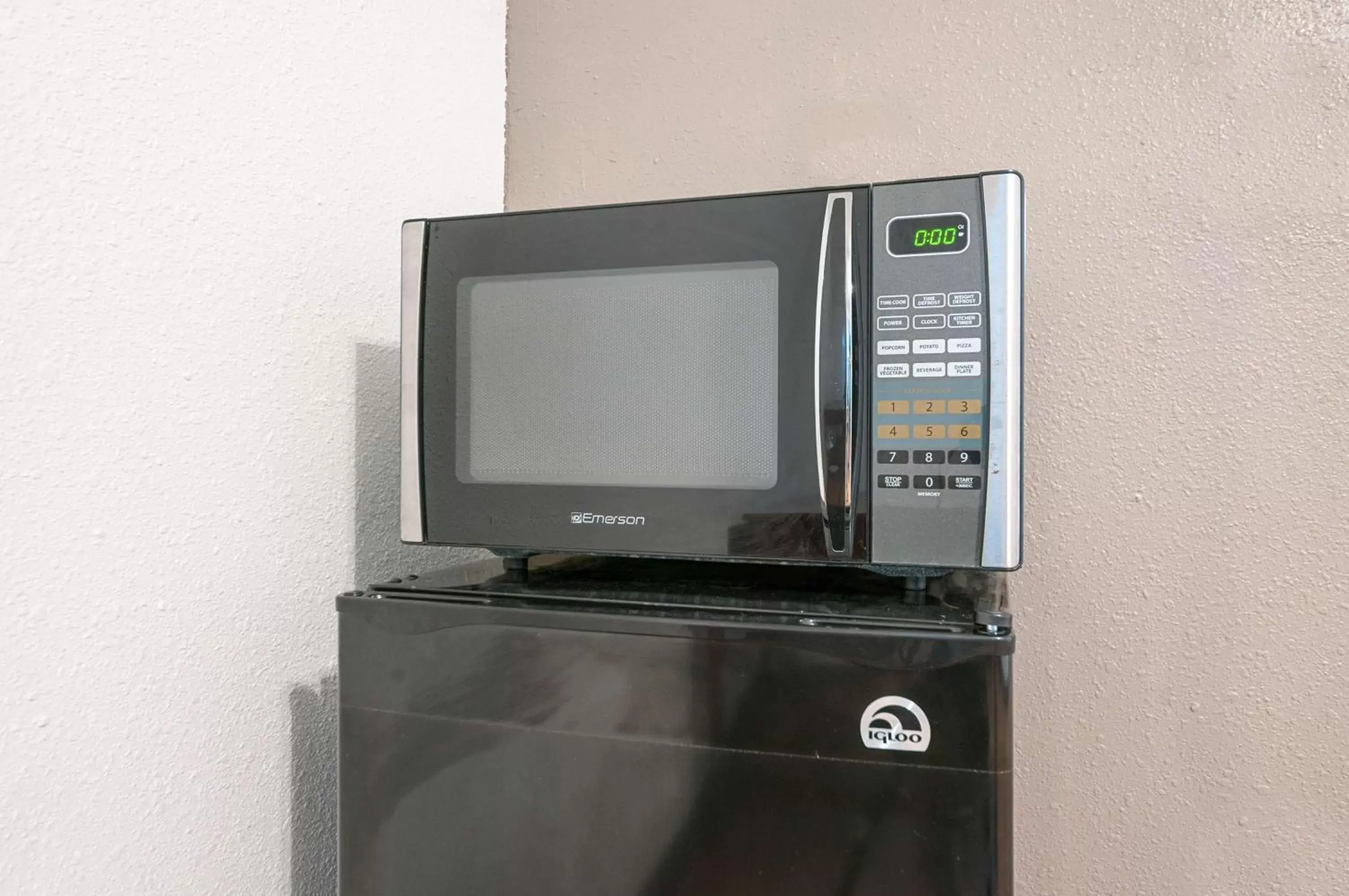 Photo of the whole room, TV/Entertainment Center in Motel 6-New Iberia, LA