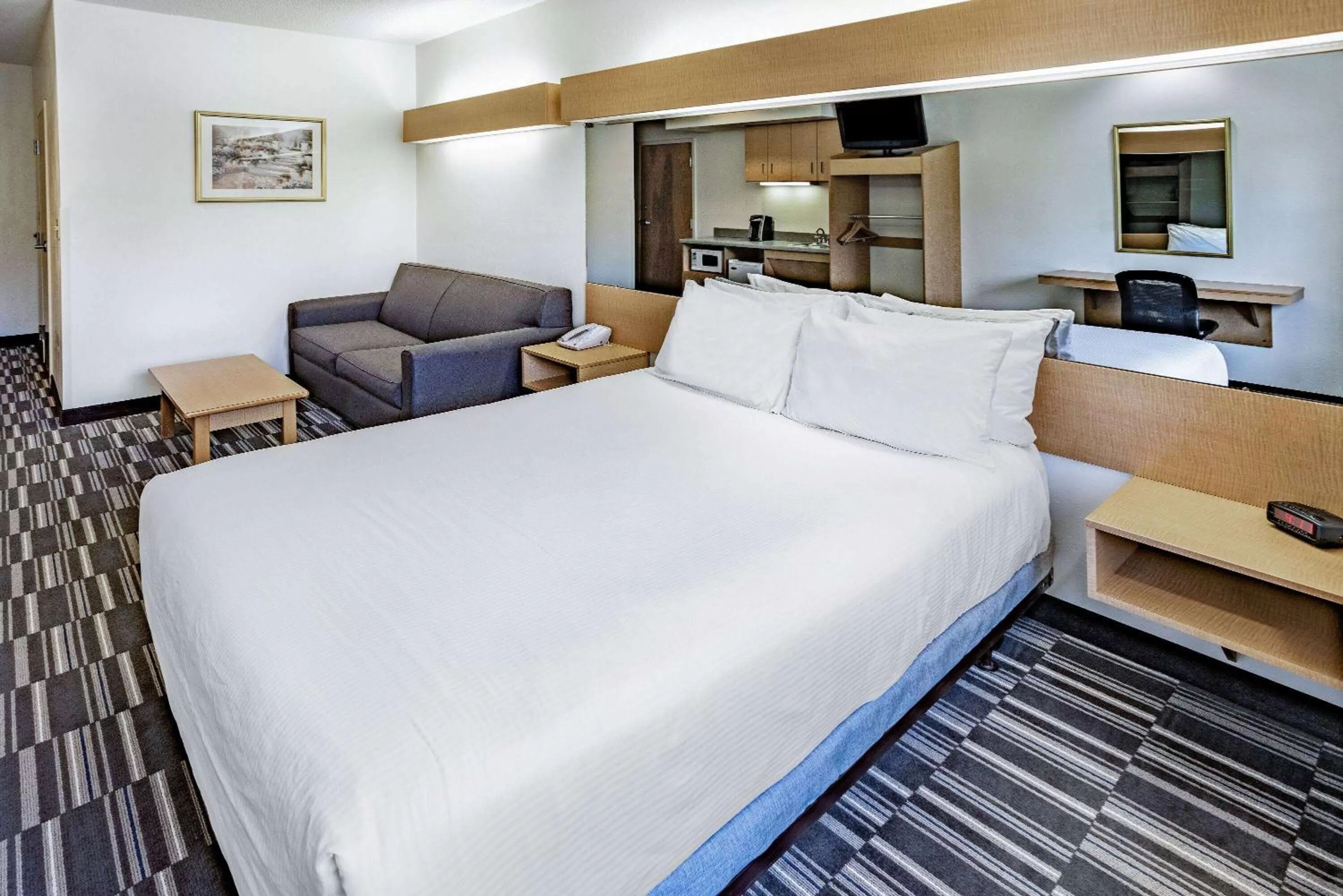 Photo of the whole room, Bed in Microtel Inn & Suites by Wyndham Plattsburgh