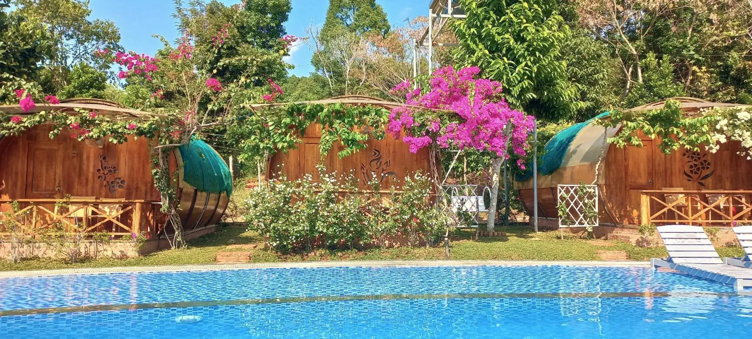 Property building, Swimming Pool in Phu Quoc Valley Sen Bungalow