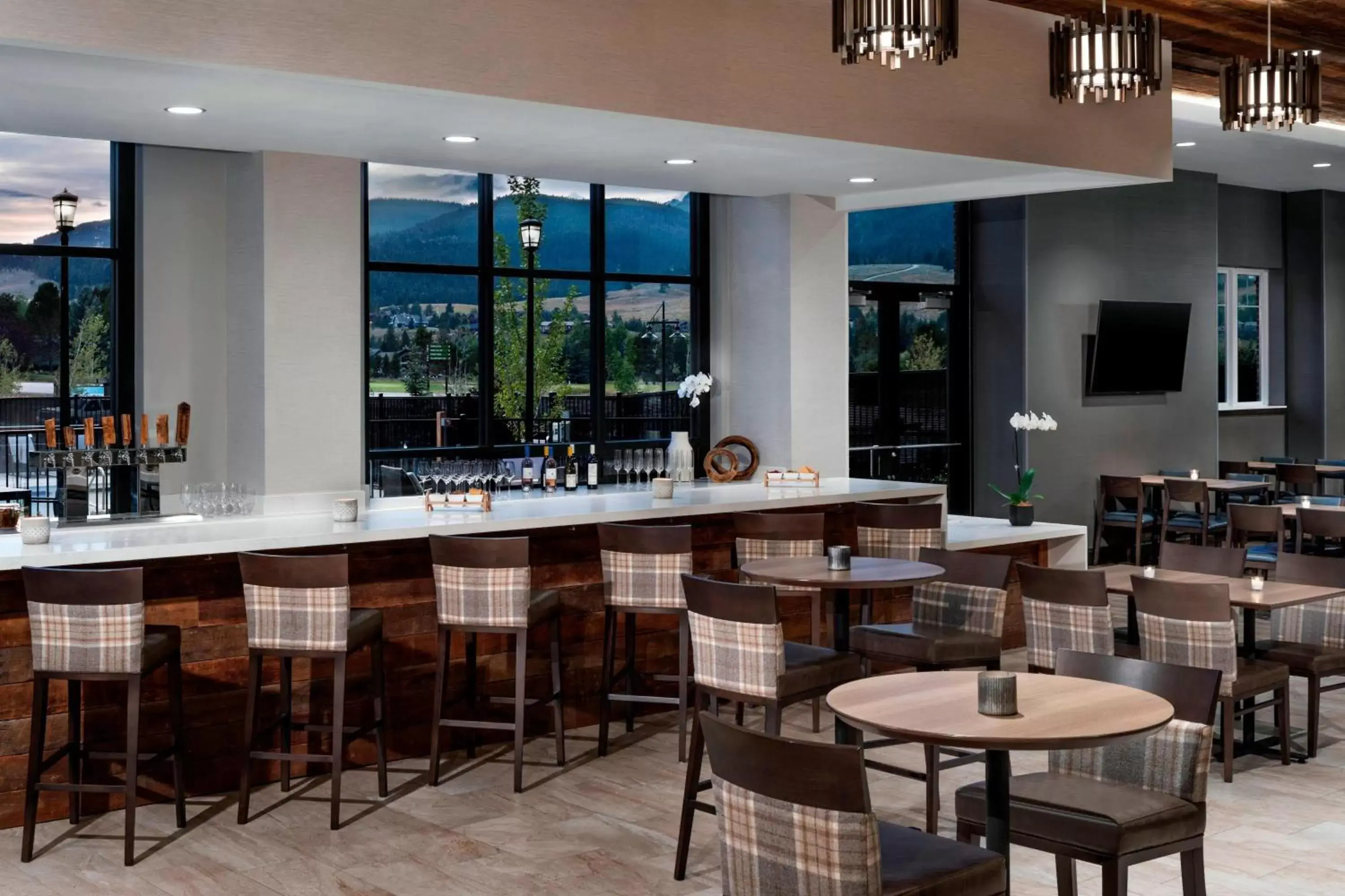 Lobby or reception, Lounge/Bar in Residence Inn by Marriott Big Sky/The Wilson Hotel