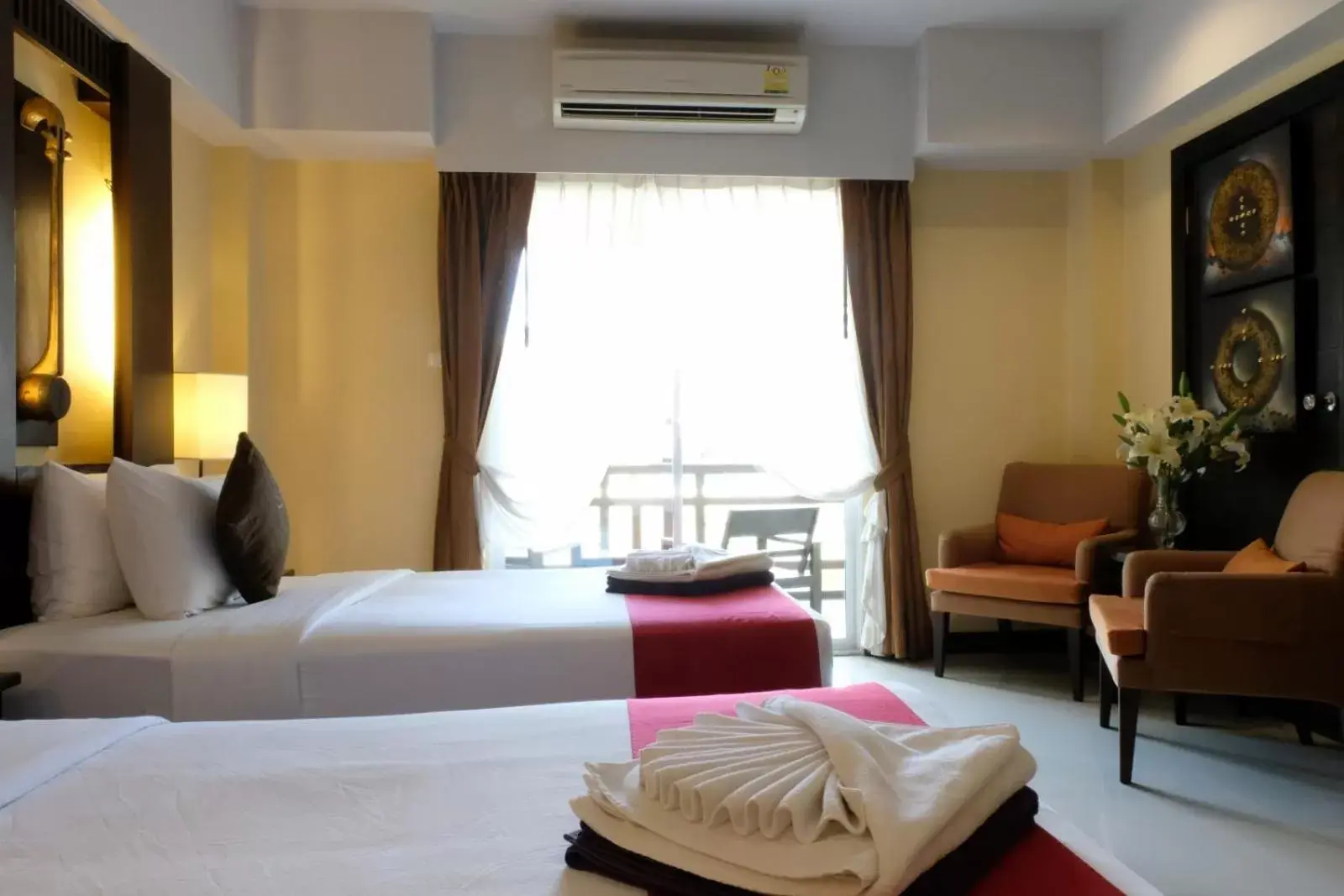 Seating area, Bed in Golden Sea Pattaya - SHA Extra Plus