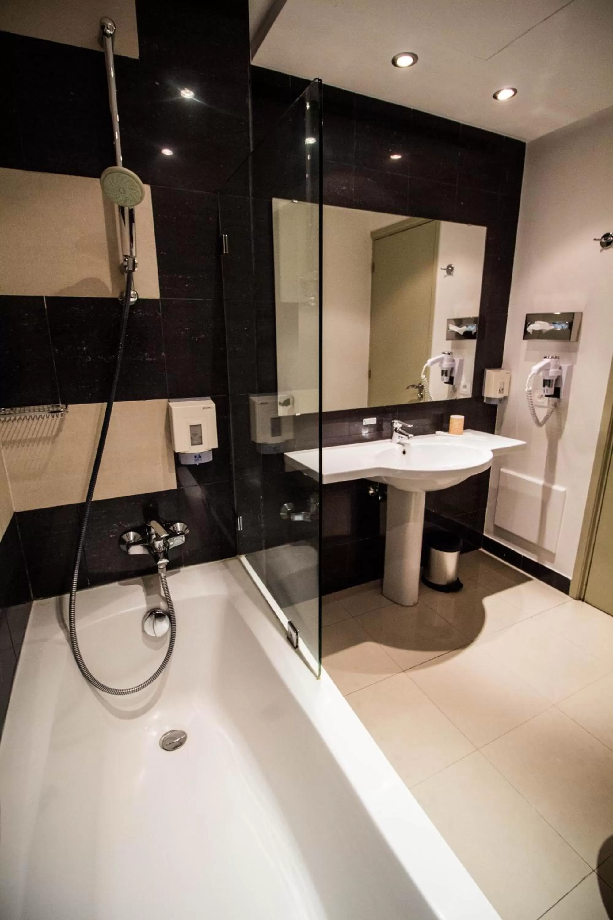 Toilet in Le Pietri Urban Hotel