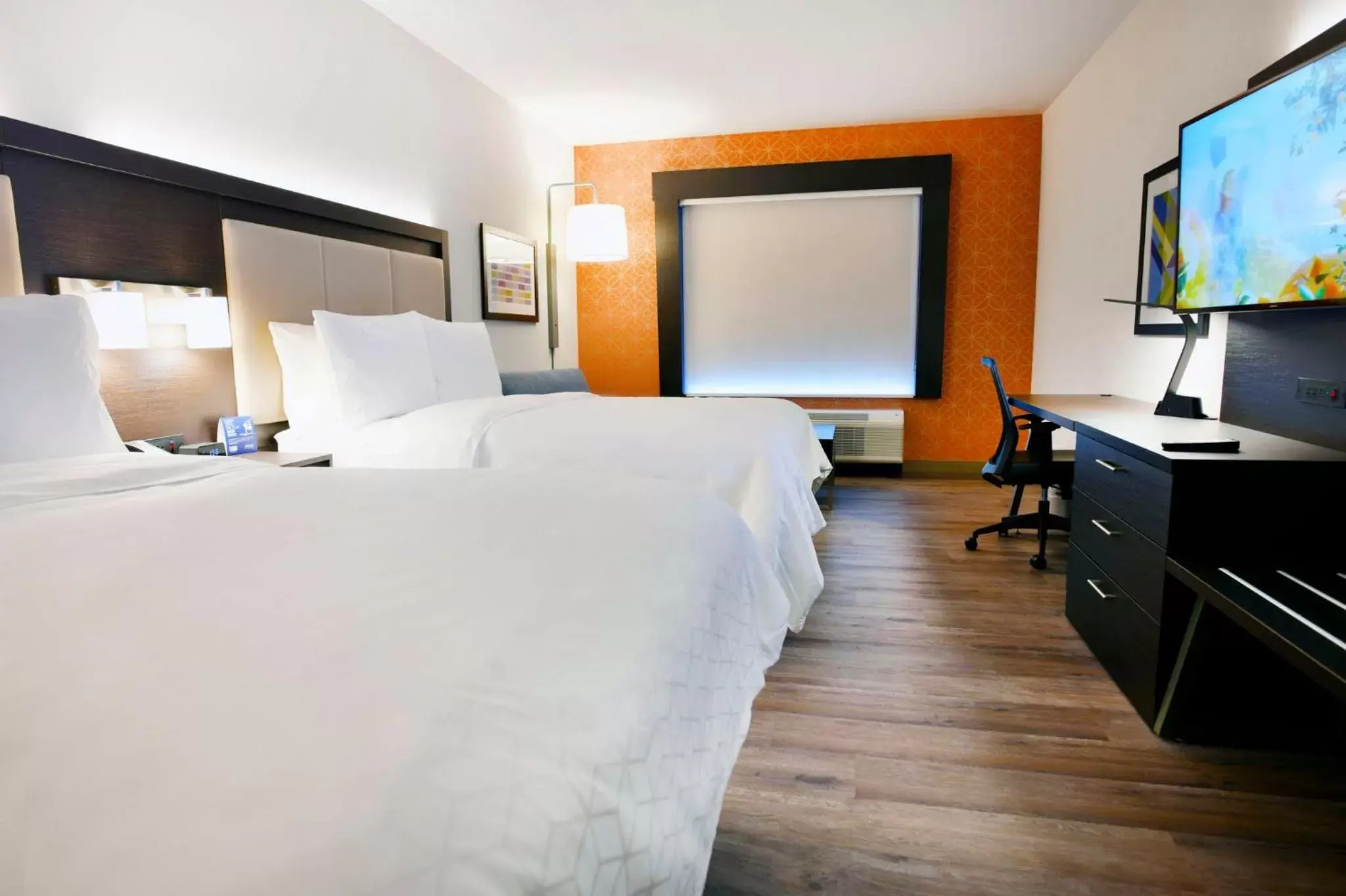 Photo of the whole room, Bed in Holiday Inn Express & Suites Jersey City - Holland Tunnel, an IHG Hotel