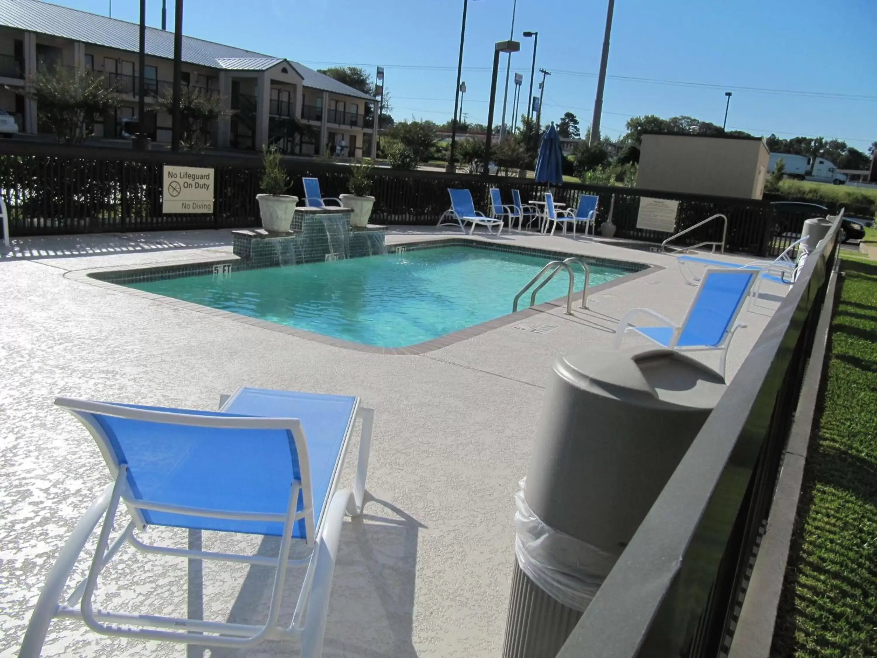 Pool view, Swimming Pool in Hampton Inn Lindale/Tyler