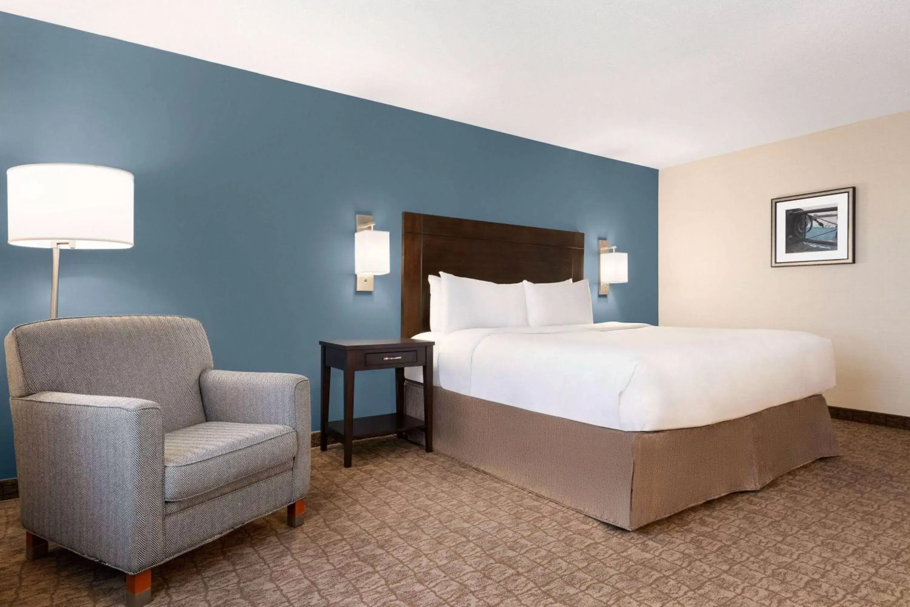 Photo of the whole room, Bed in Wyndham Garden Niagara Falls Fallsview