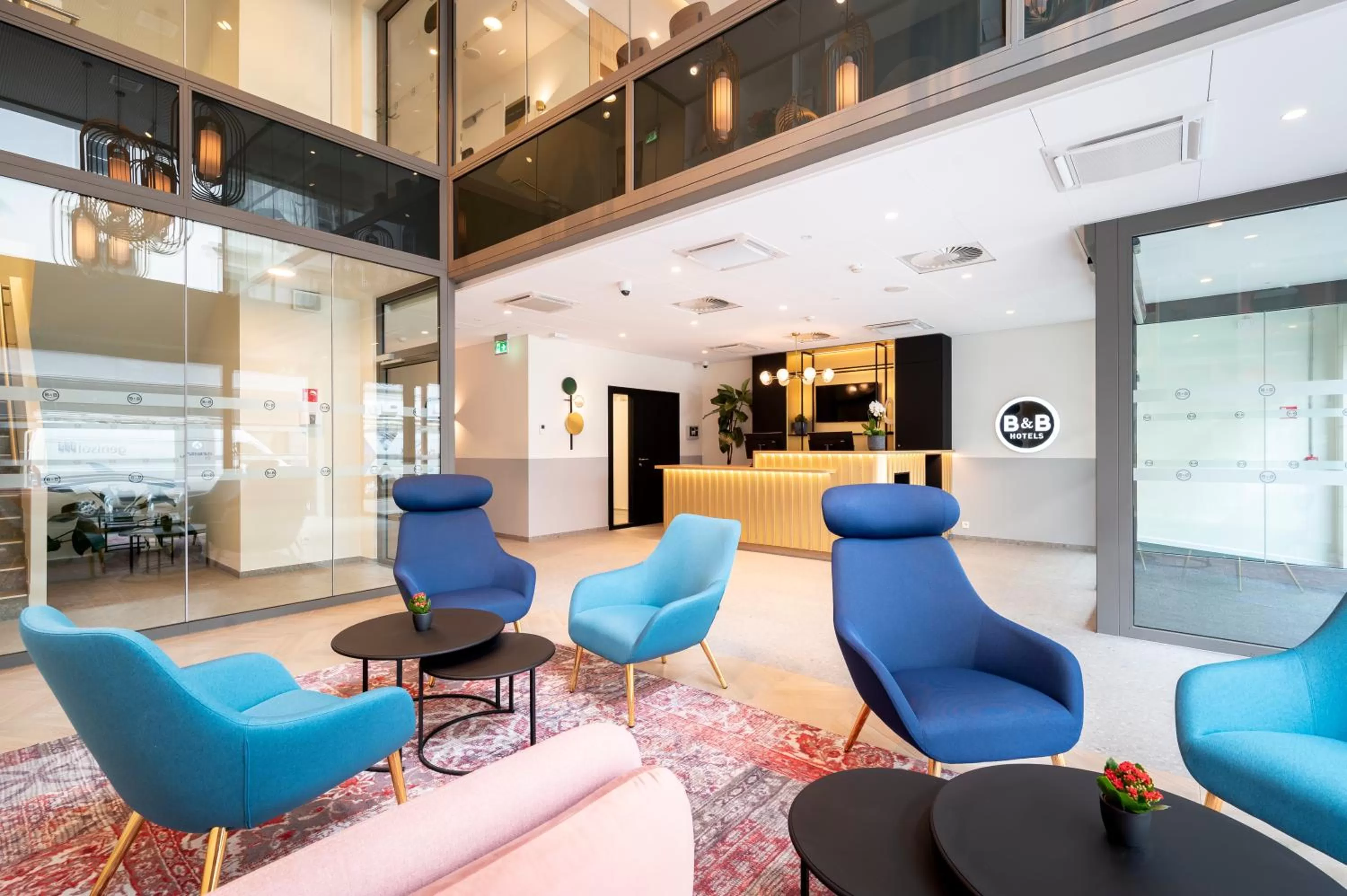 Lobby or reception in B&B HOTEL Gent Centrum