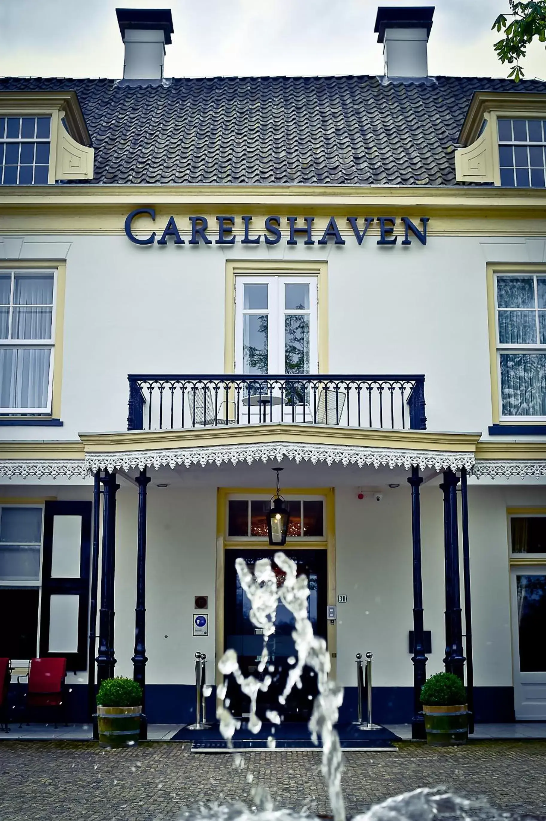 Facade/entrance, Property Building in Landgoed Hotel & Restaurant Carelshaven