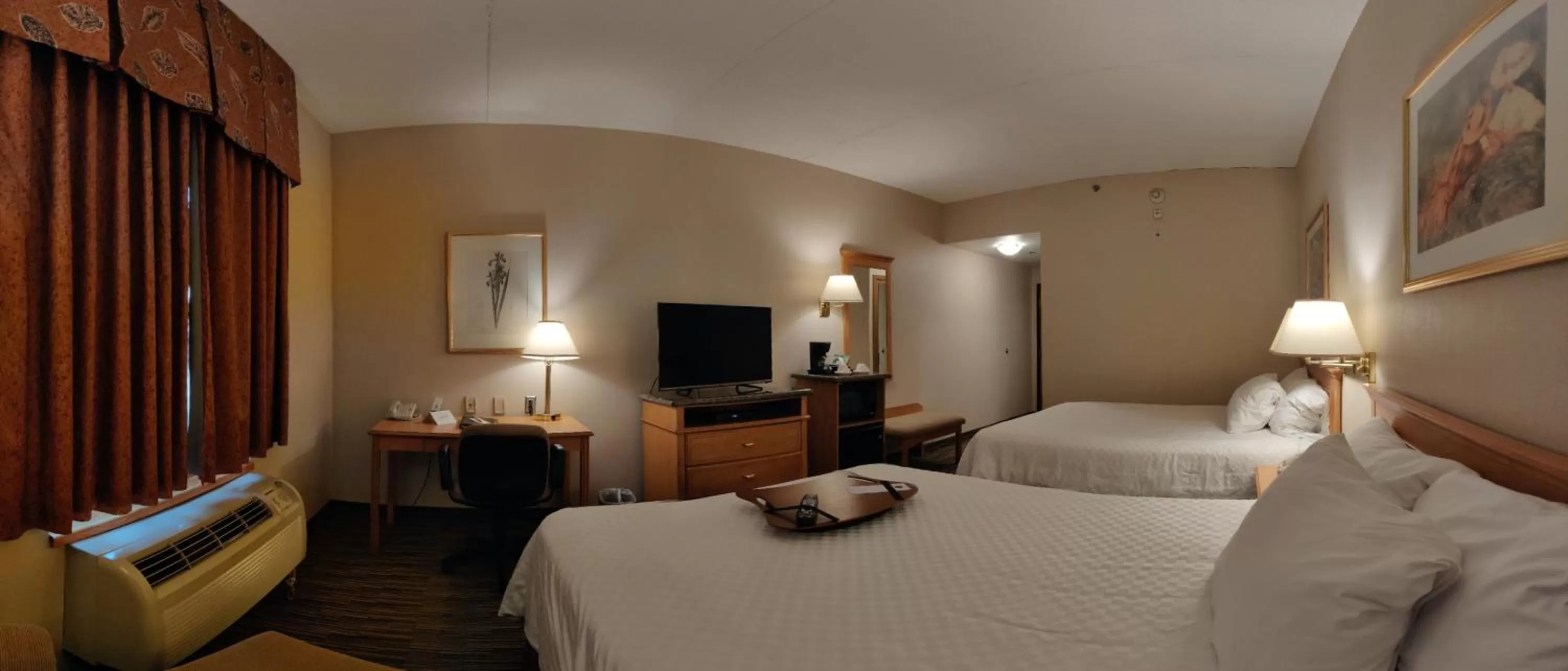 Bed in Humphry Inn and Suites