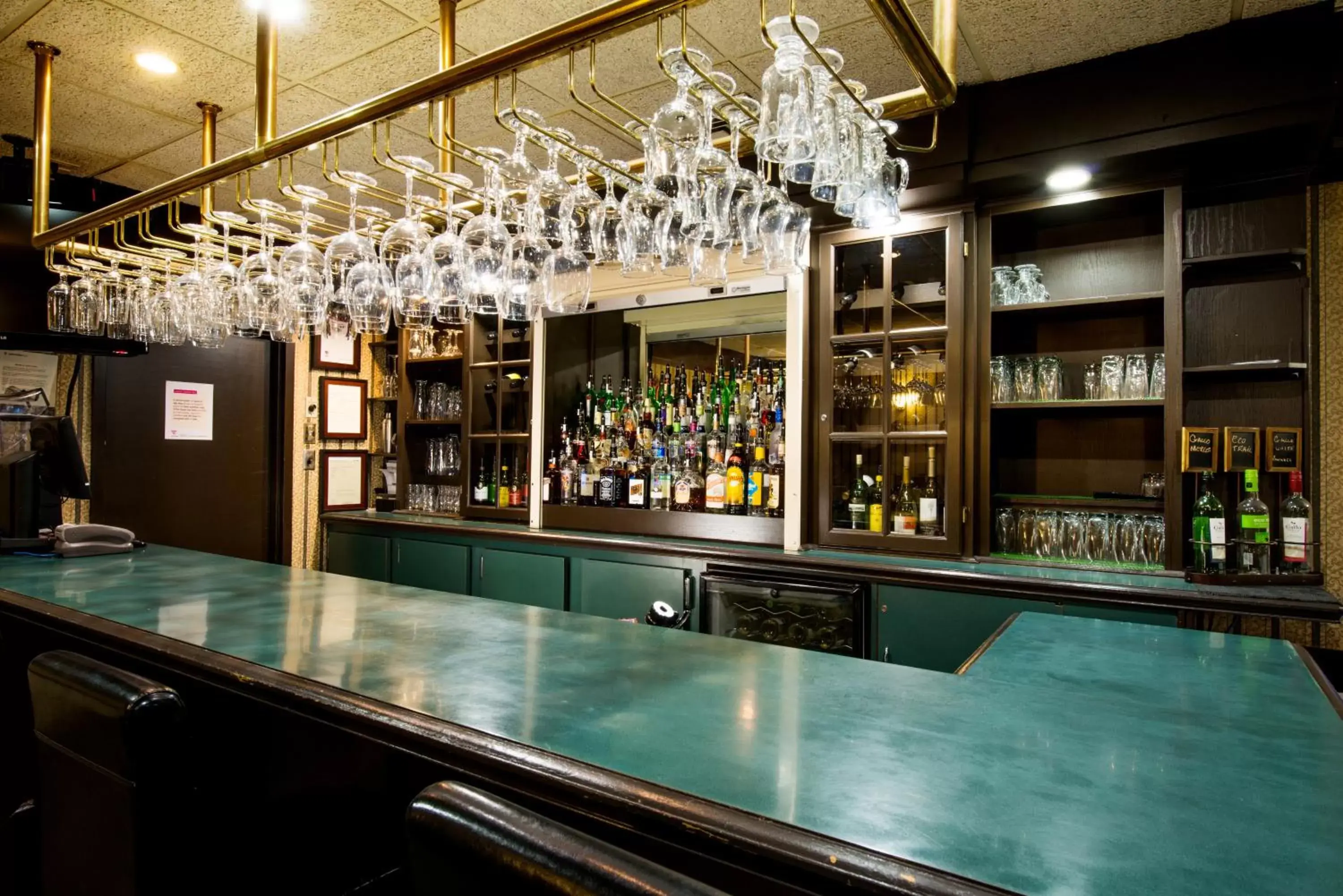 Lounge or bar in Victoria Inn Flin Flon