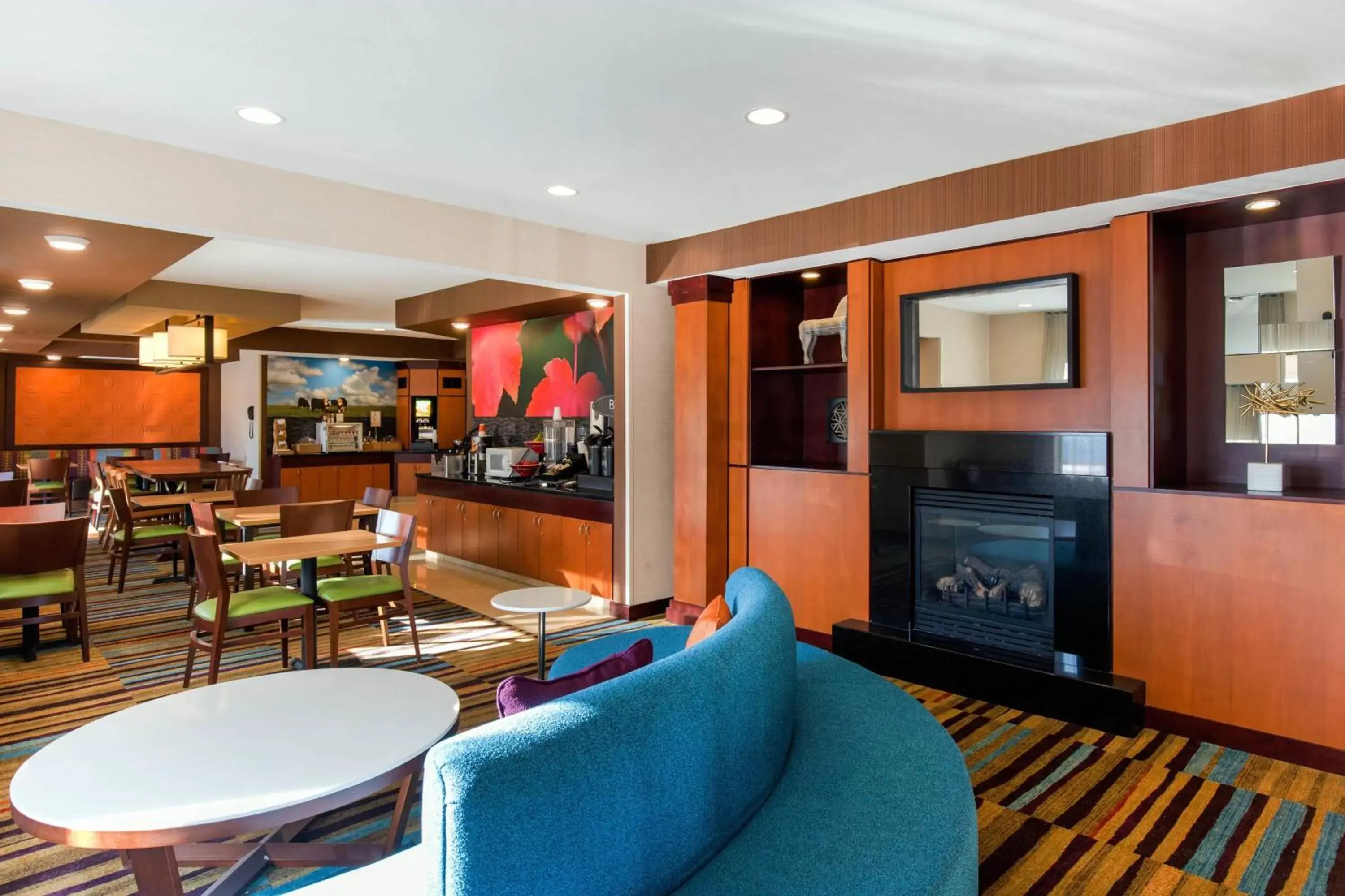 Lobby or reception, Lounge/Bar in Fairfield Inn & Suites St. Cloud