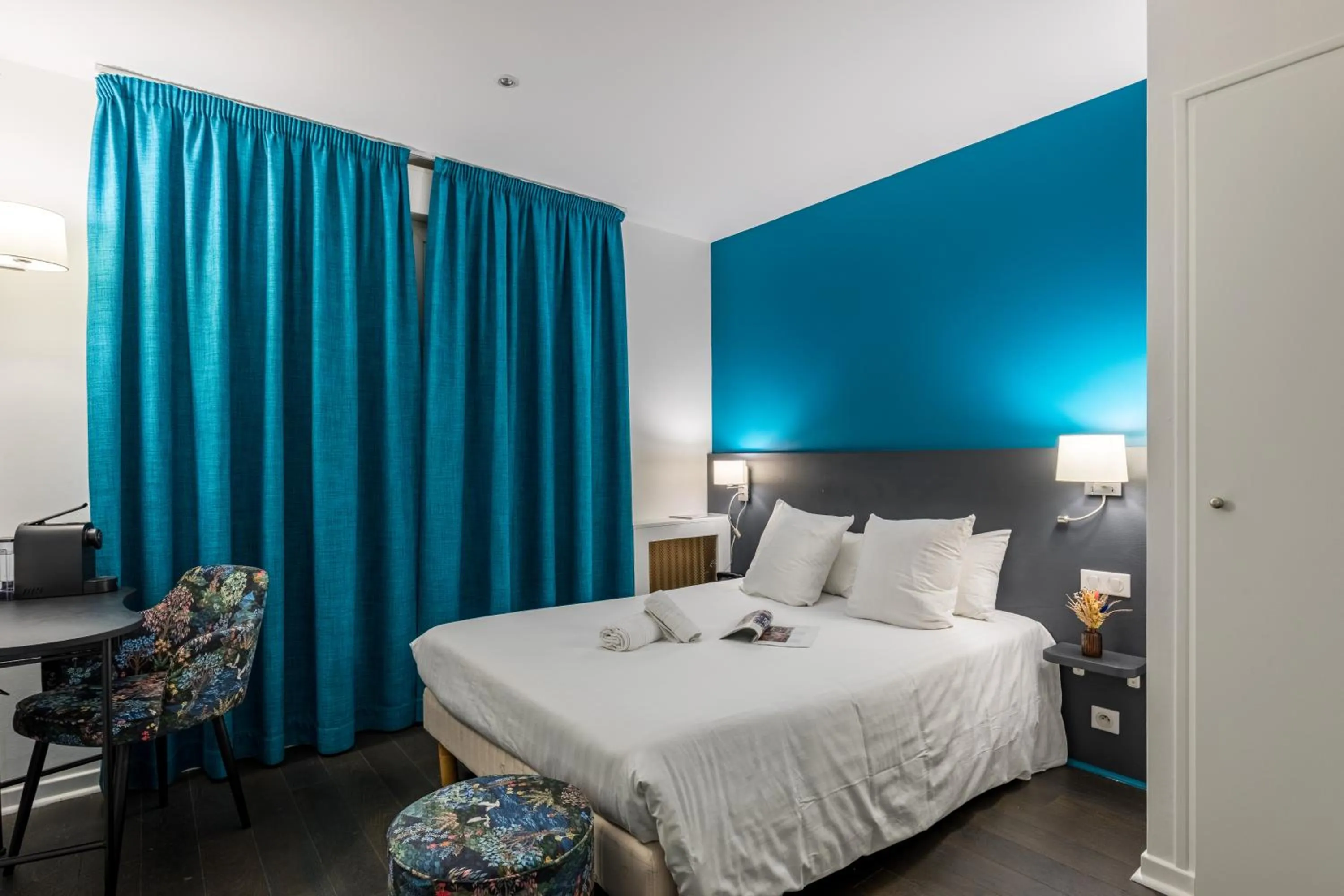 Bedroom, Bed in Hotel-Restaurant Le Victoria