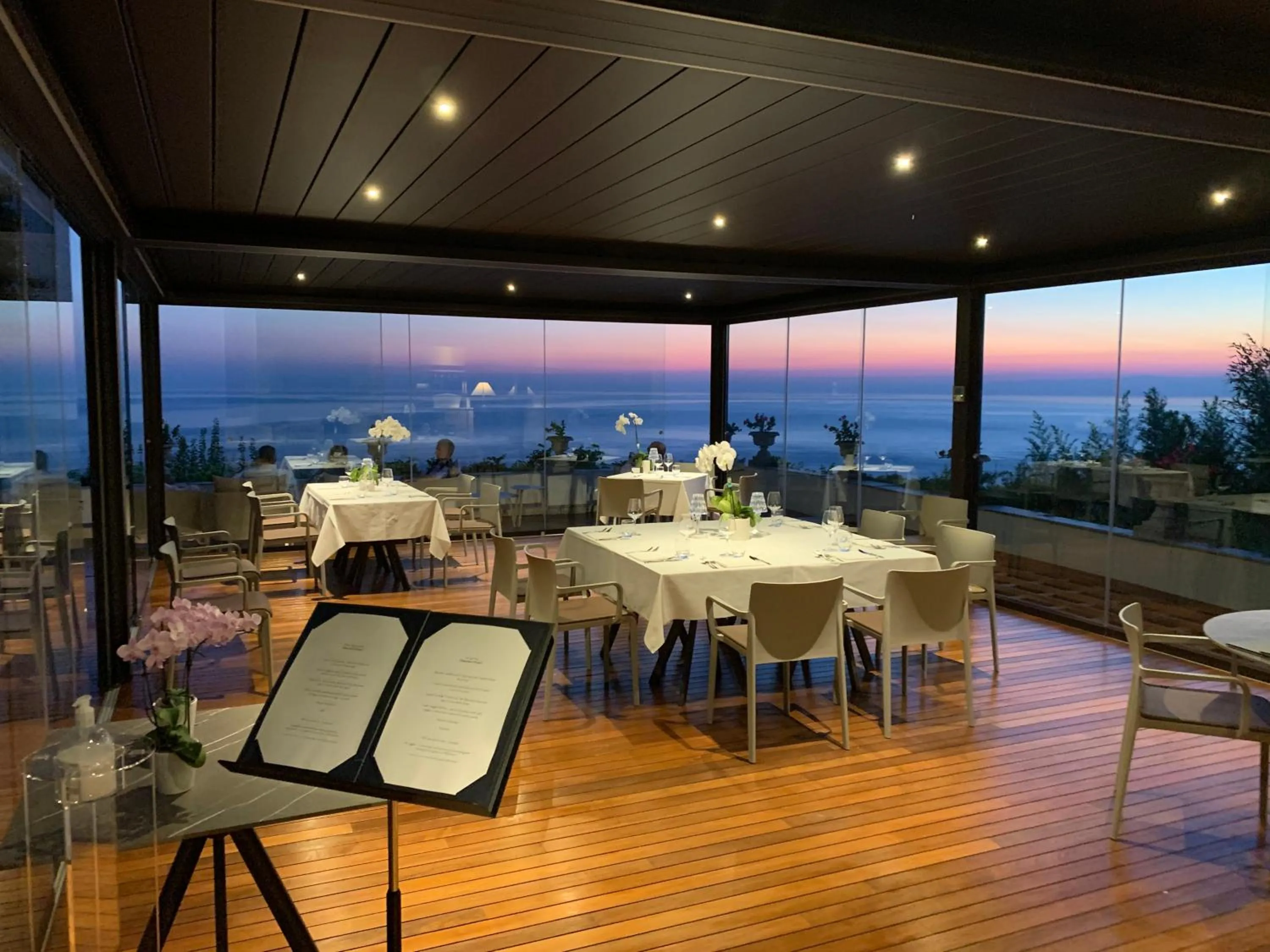 Restaurant/places to eat in Villa Riviera Resort