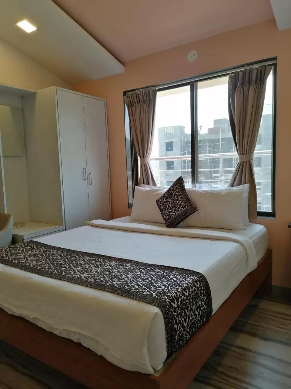 Bedroom, Bed in Pooja Villa Suites-Rooms and Pool, Igatpuri