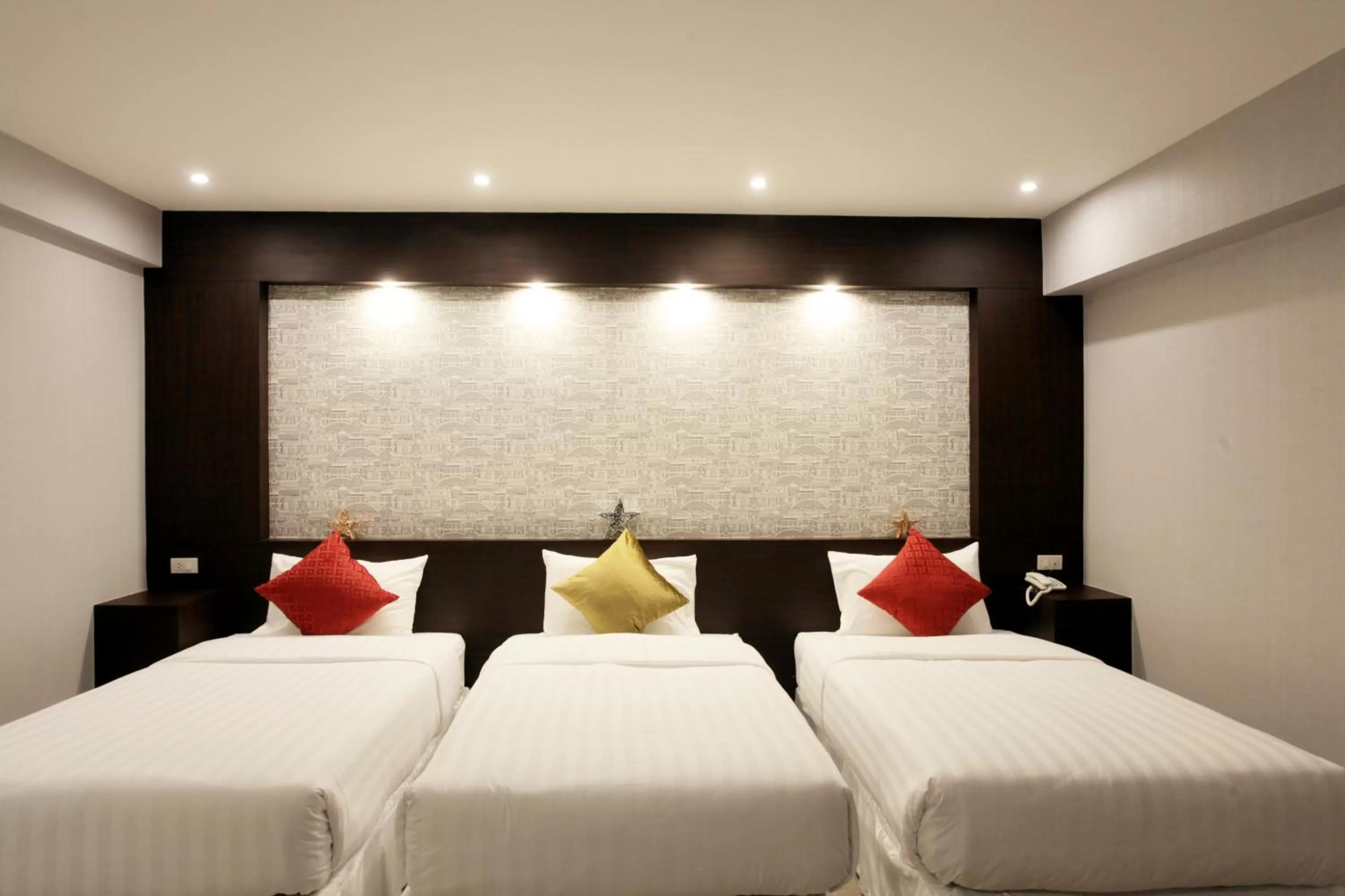 Photo of the whole room, Bed in Chateau de Sukhumvit