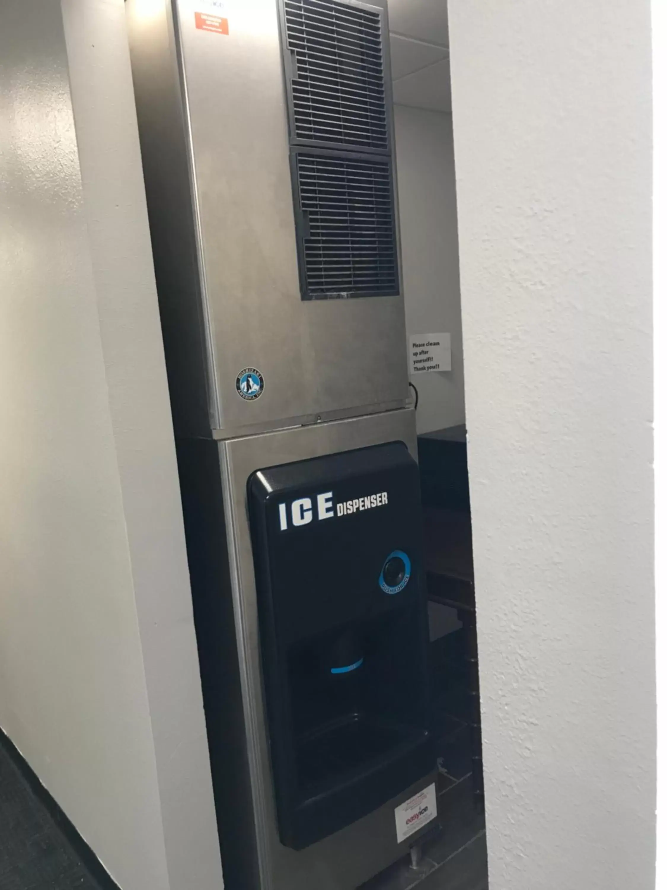 vending machine in Baymont Inn and Suites by Wyndham Columbus / Near OSU