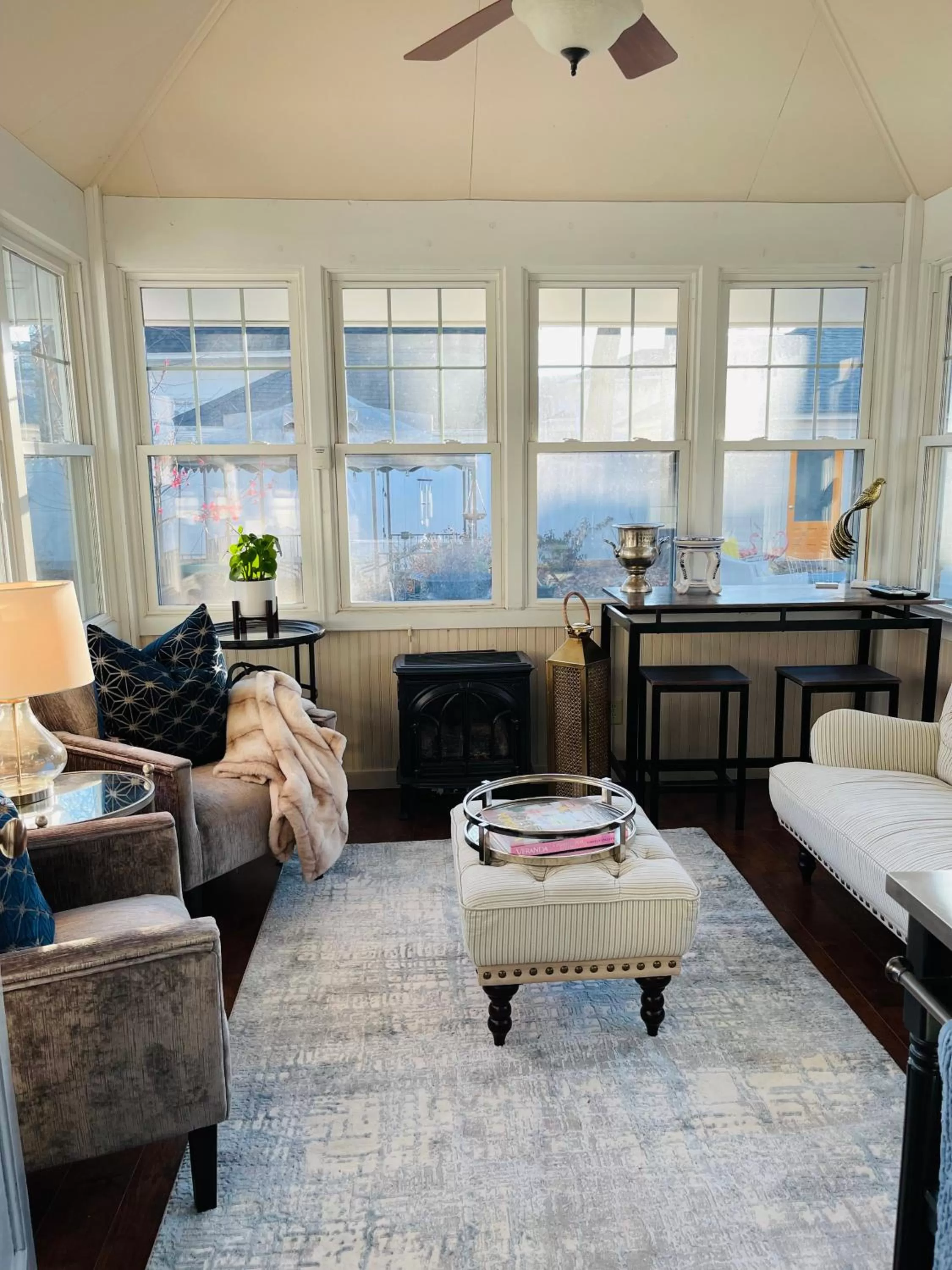 Communal lounge/ TV room in Carriage House Bed & Breakfast